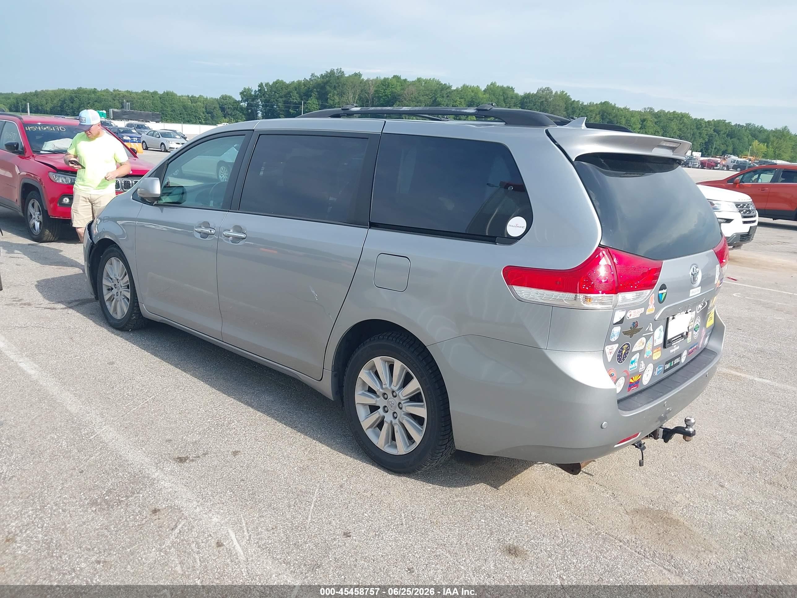 2012 Toyota Sienna Limited V6 7 Passenger Silver vin: 5TDYK3DC9CS241060
