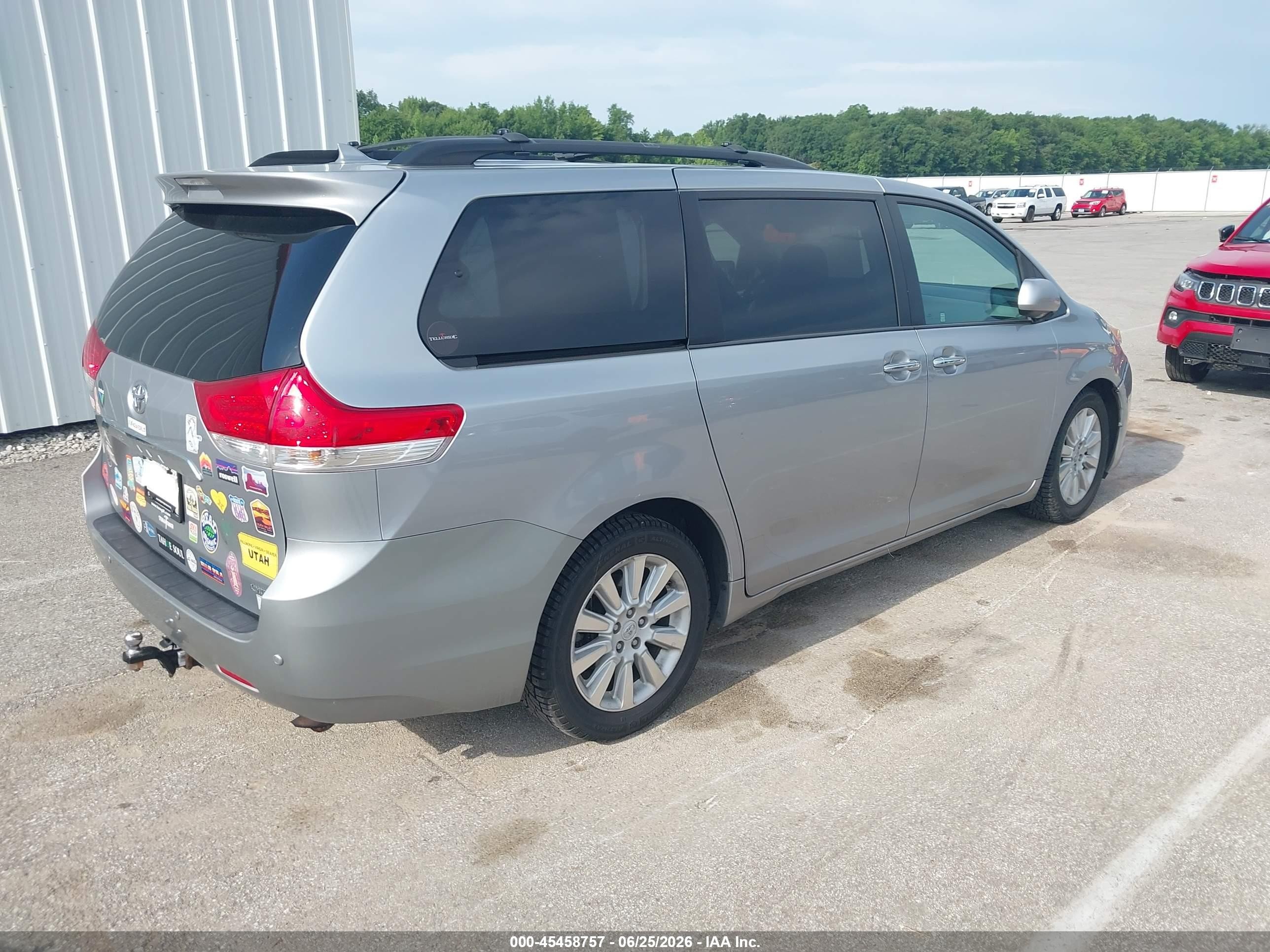 2012 Toyota Sienna Limited V6 7 Passenger Silver vin: 5TDYK3DC9CS241060