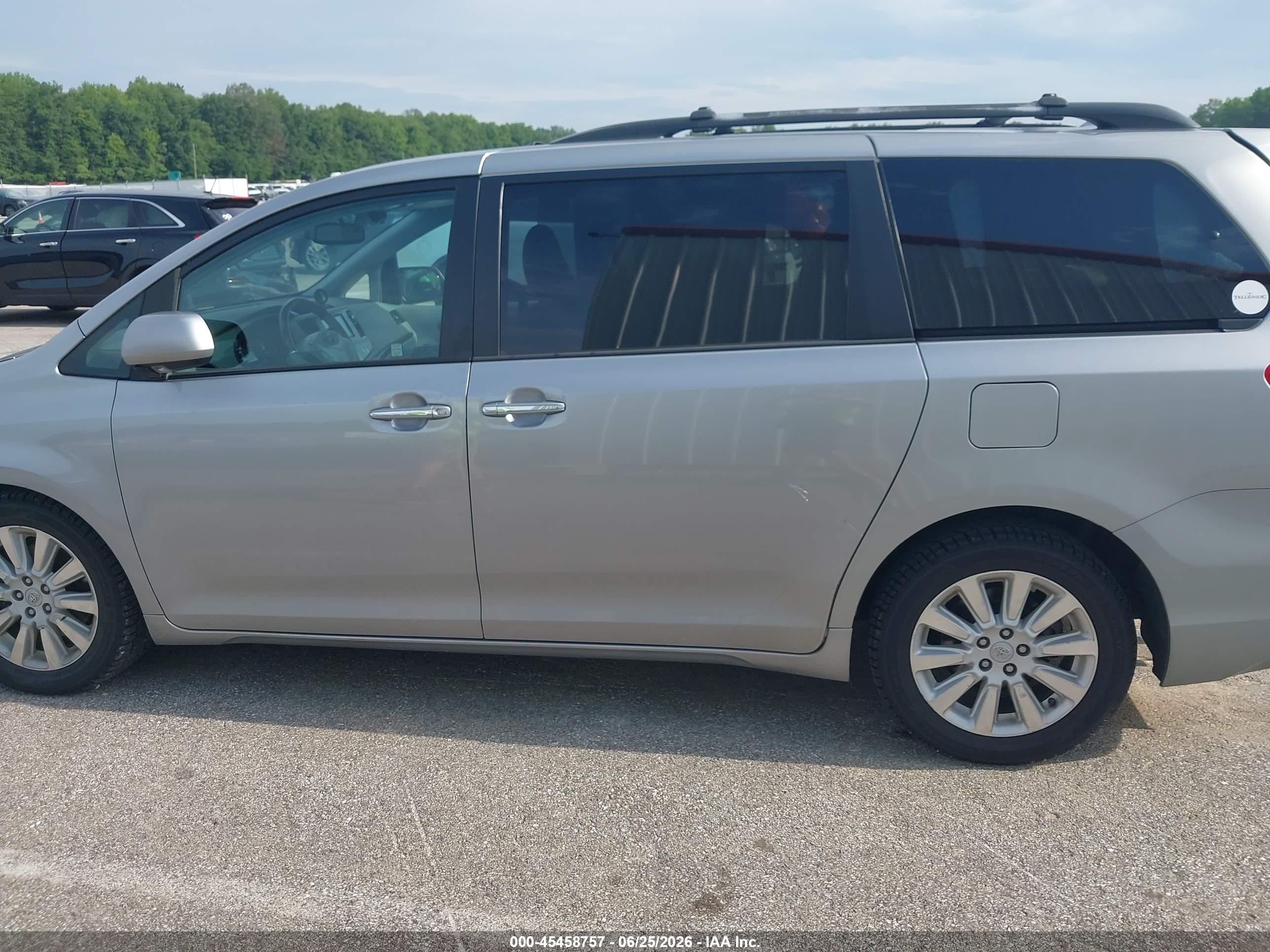 2012 Toyota Sienna Limited V6 7 Passenger Silver vin: 5TDYK3DC9CS241060