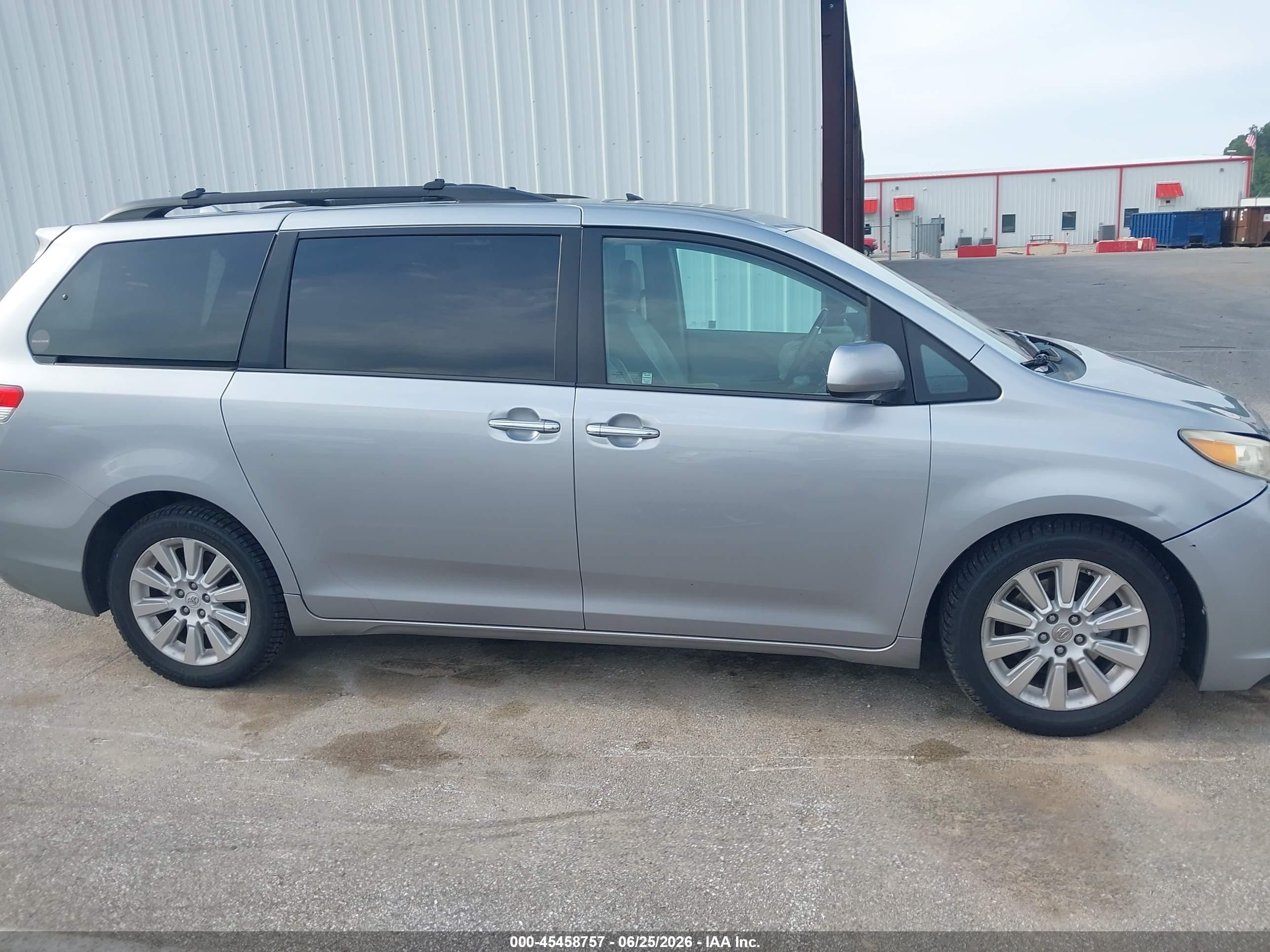 2012 Toyota Sienna Limited V6 7 Passenger Silver vin: 5TDYK3DC9CS241060