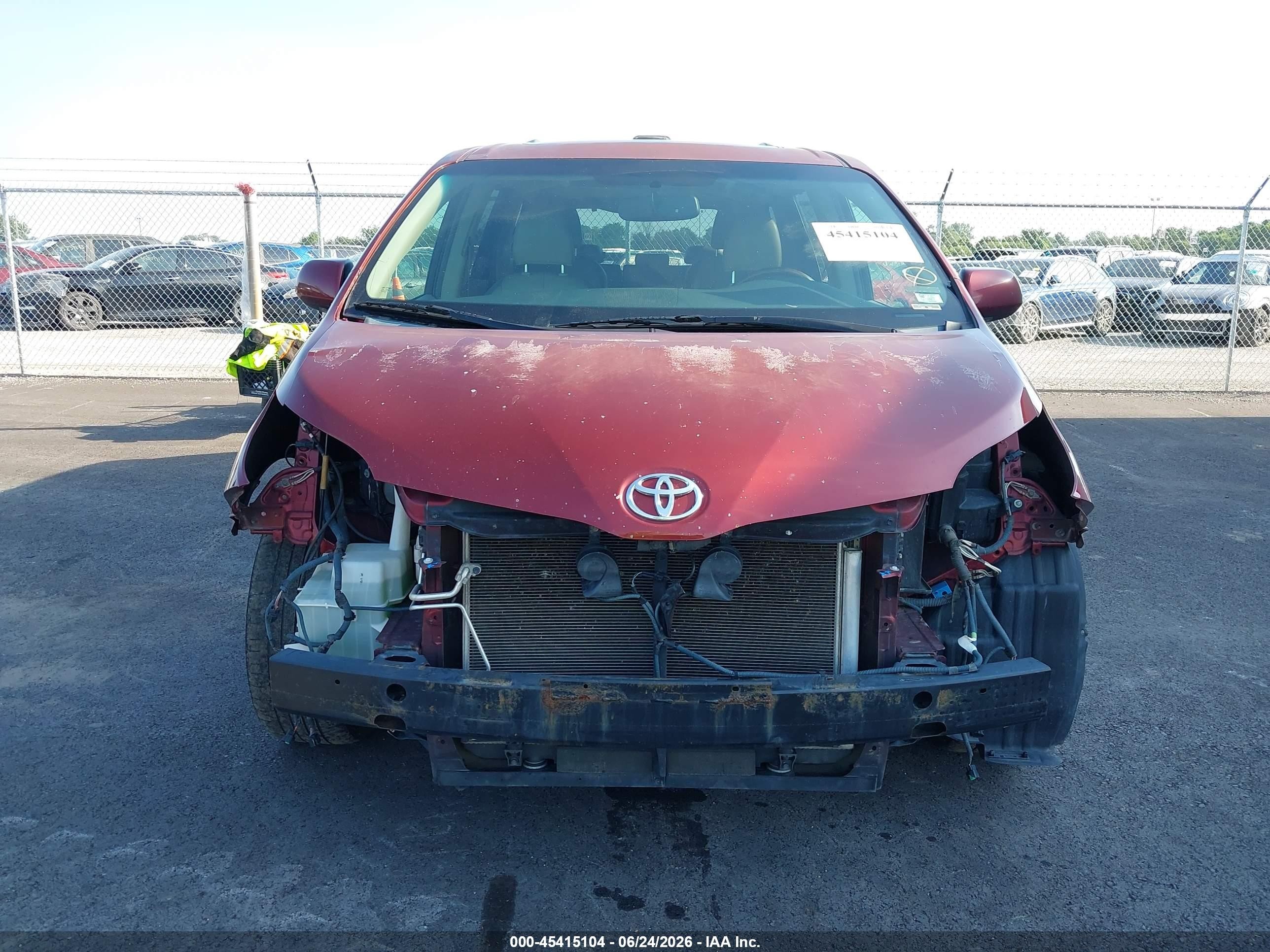 2012 Toyota Sienna Limited V6 7 Passenger Красный vin: 5TDYK3DC9CS247781
