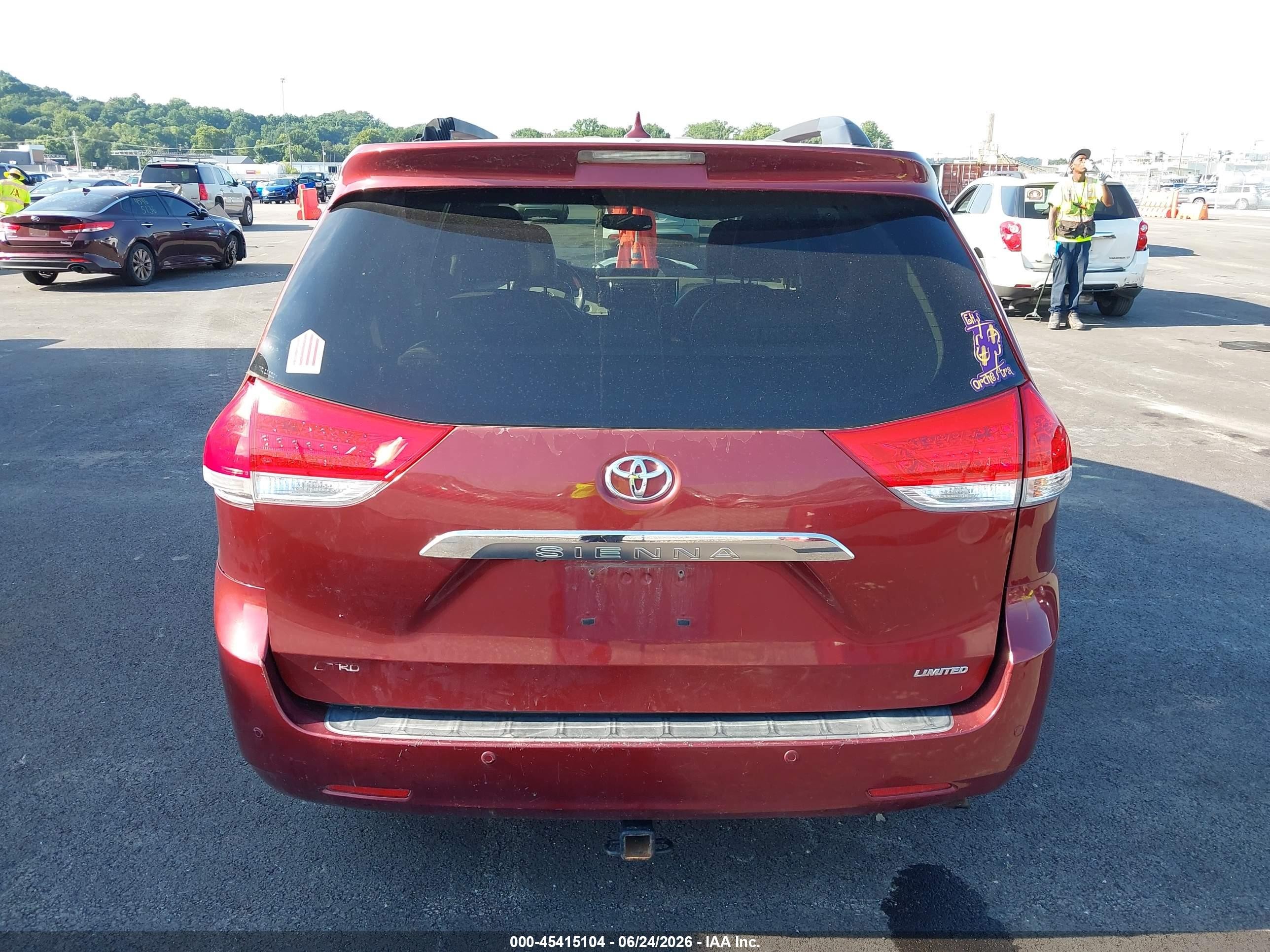 2012 Toyota Sienna Limited V6 7 Passenger Красный vin: 5TDYK3DC9CS247781