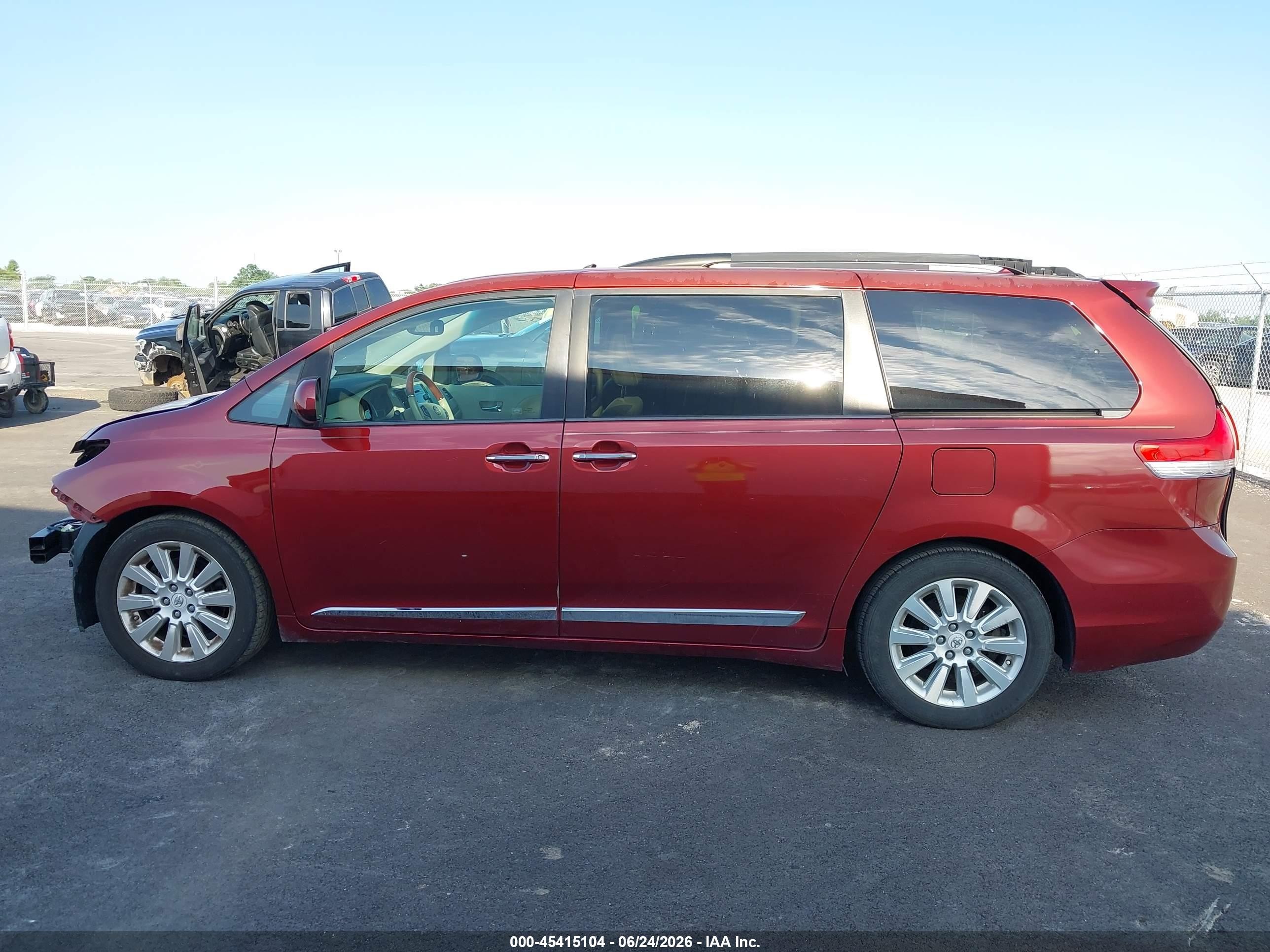 2012 Toyota Sienna Limited V6 7 Passenger Красный vin: 5TDYK3DC9CS247781