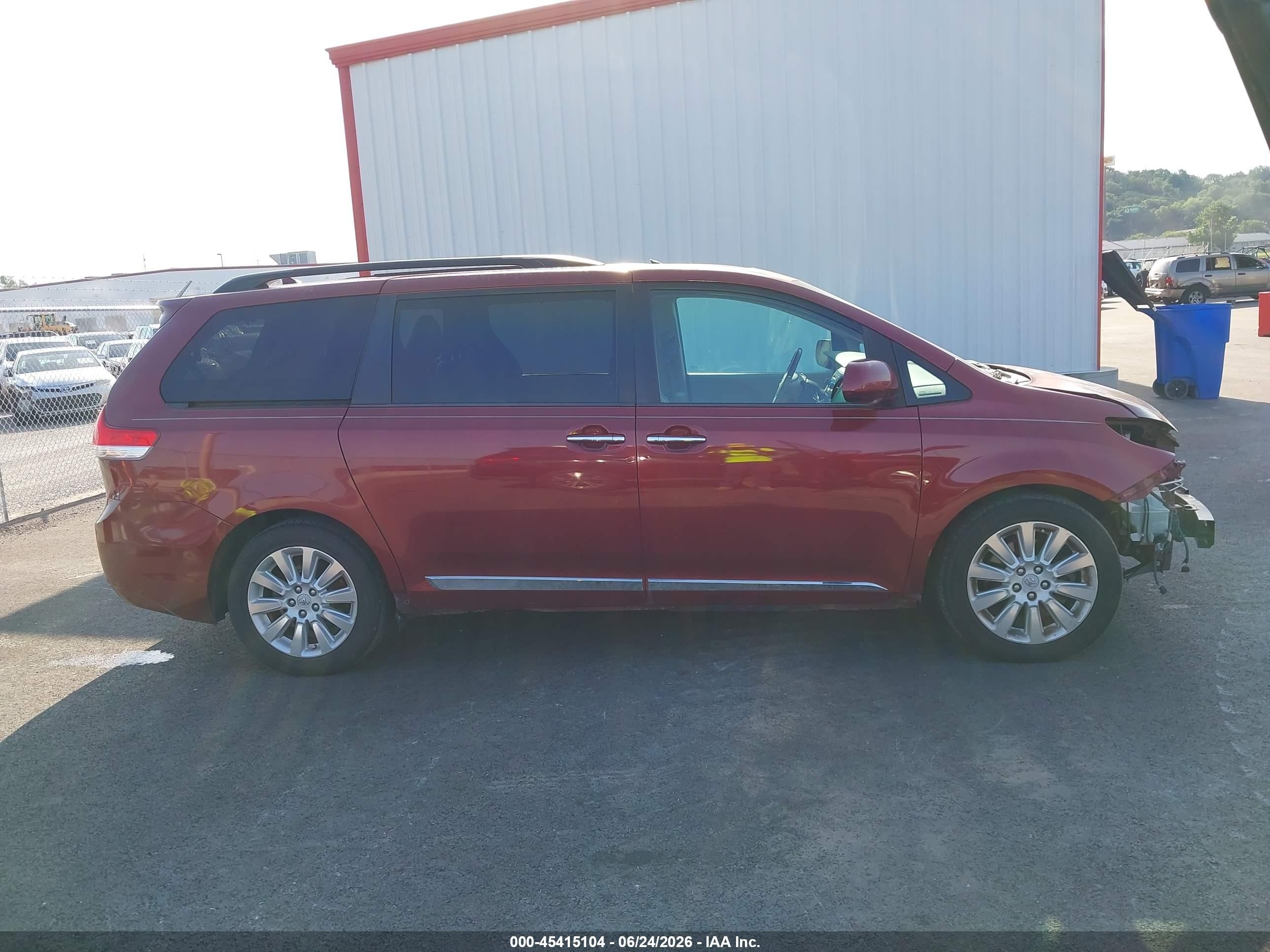 2012 Toyota Sienna Limited V6 7 Passenger Красный vin: 5TDYK3DC9CS247781