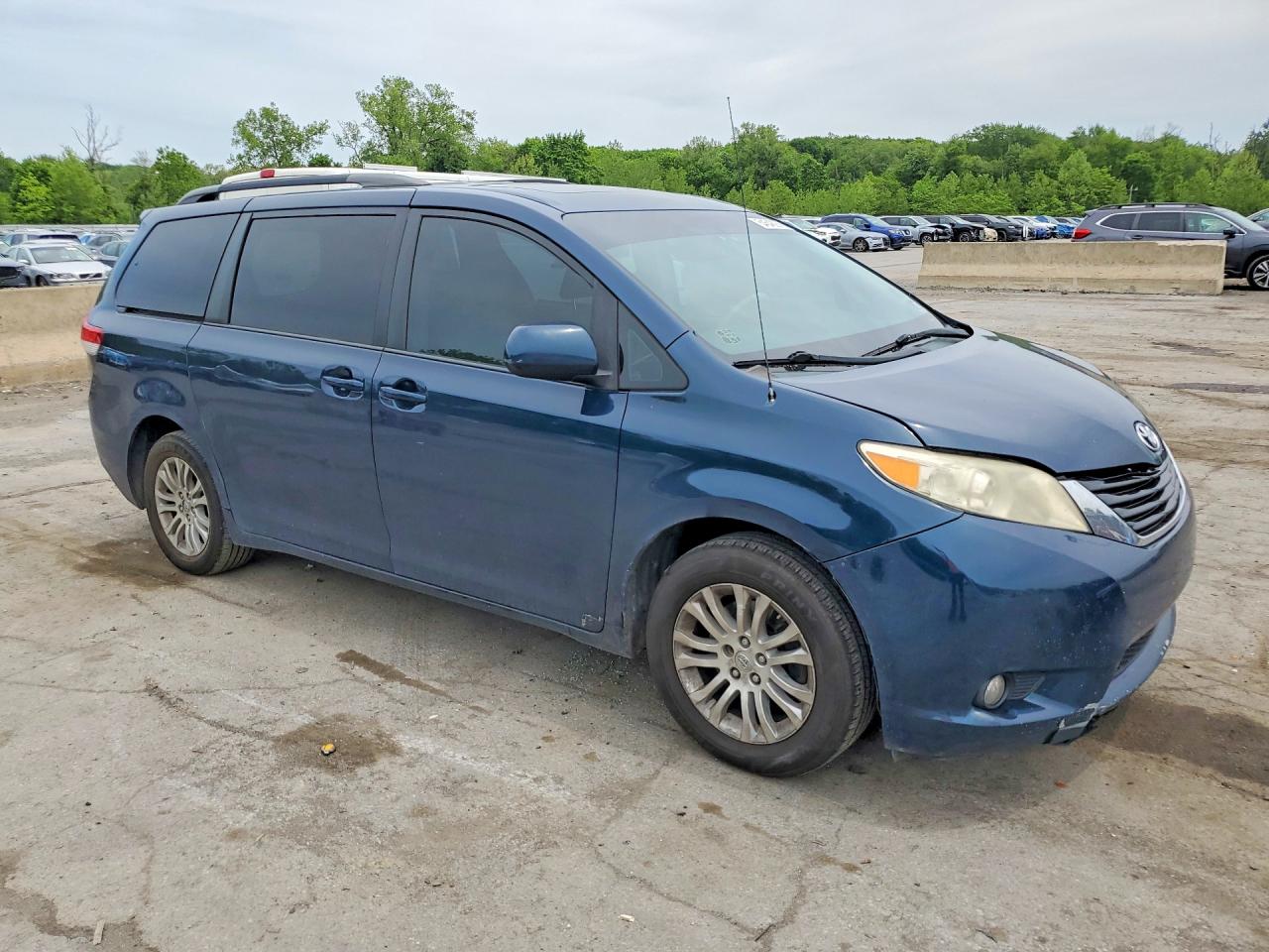 2012 Toyota Sienna Xle 8-passenger Blue vin: 5TDYK3DC9CS260322