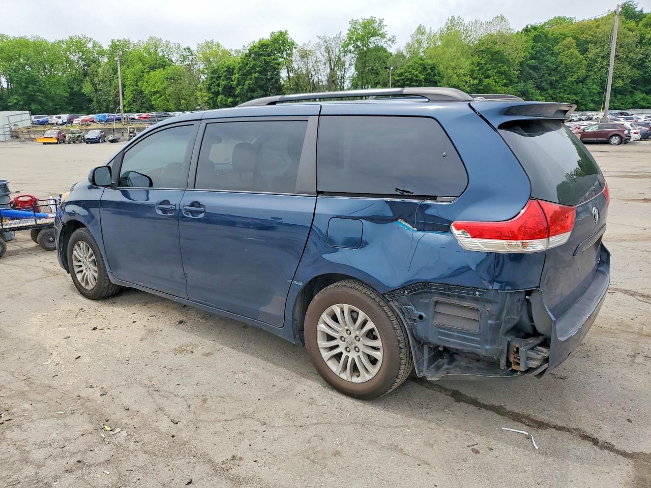 2012 Toyota Sienna Xle 8-passenger Blue vin: 5TDYK3DC9CS260322