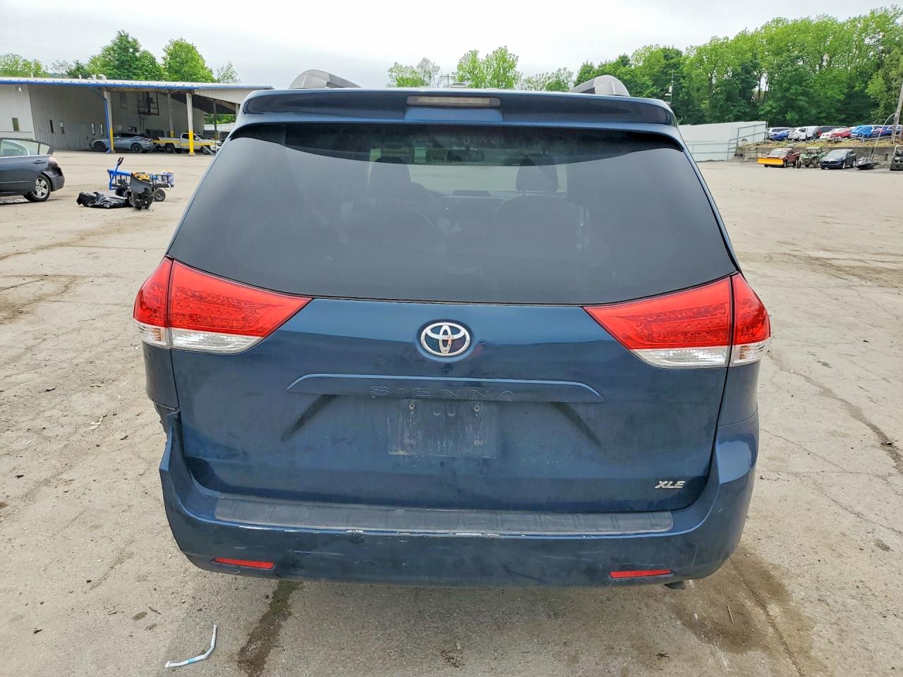 2012 Toyota Sienna Xle 8-passenger Blue vin: 5TDYK3DC9CS260322