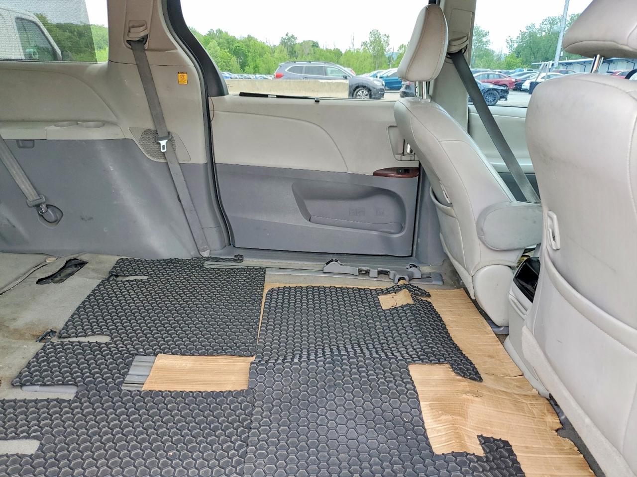 2012 Toyota Sienna Xle 8-passenger Blue vin: 5TDYK3DC9CS260322