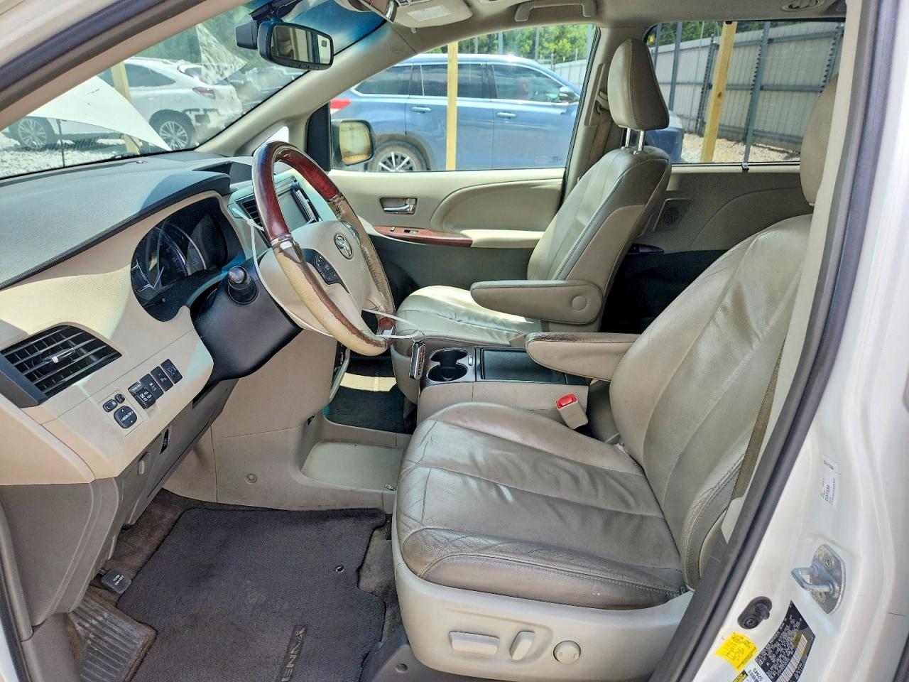 2012 Toyota Sienna Limited 7-passenger White vin: 5TDYK3DC9CS263642