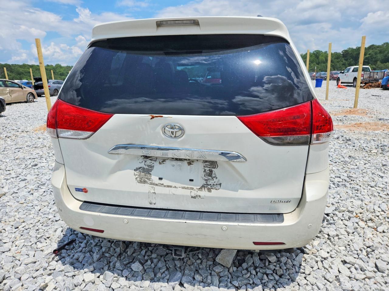 2012 Toyota Sienna Limited 7-passenger White vin: 5TDYK3DC9CS263642