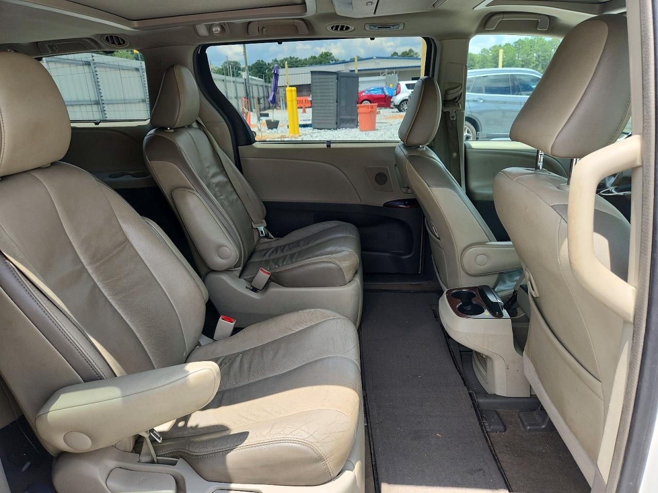 2012 Toyota Sienna Limited 7-passenger White vin: 5TDYK3DC9CS263642