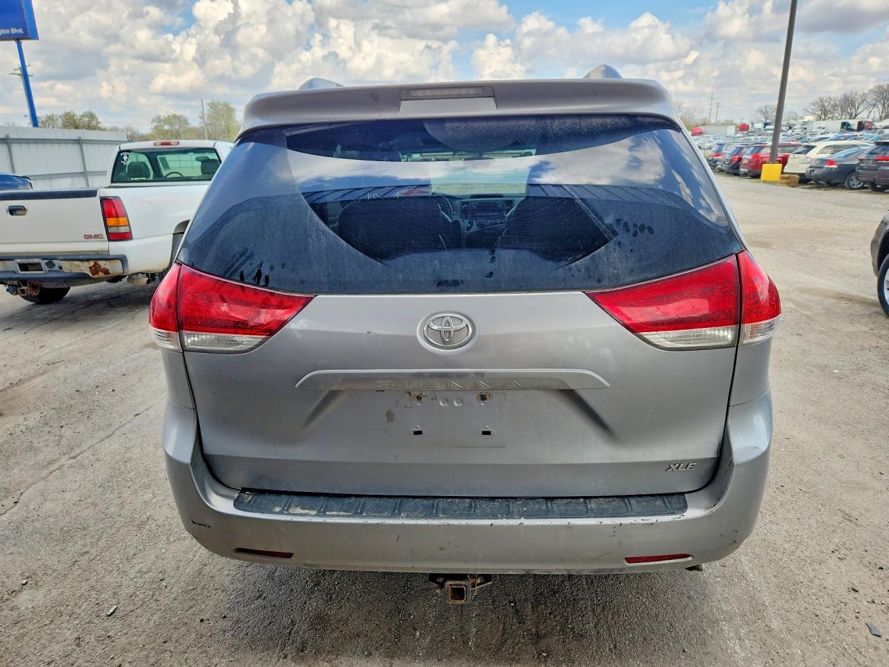 2012 Toyota Sienna Xle 8-passenger Silver vin: 5TDYK3DC9CS266766