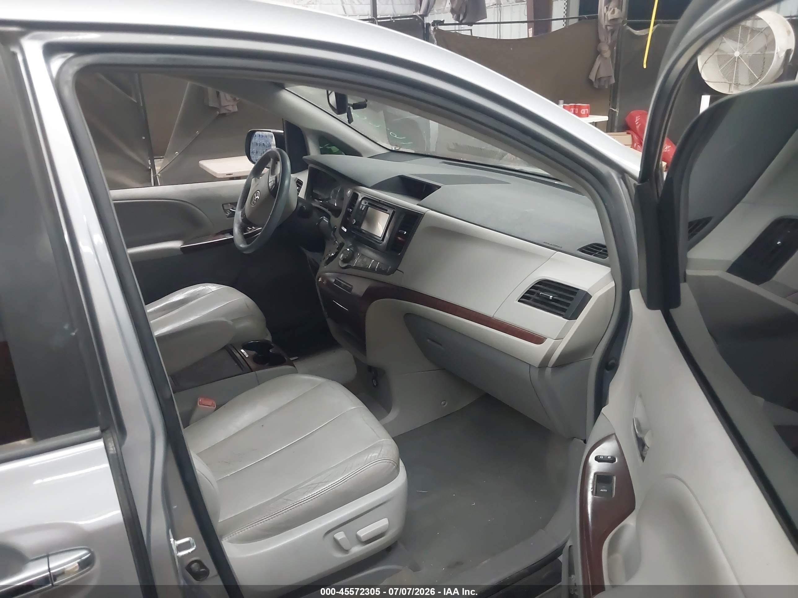 2013 Toyota Sienna Xle V6 8 Passenger Gray vin: 5TDYK3DC9DS284959