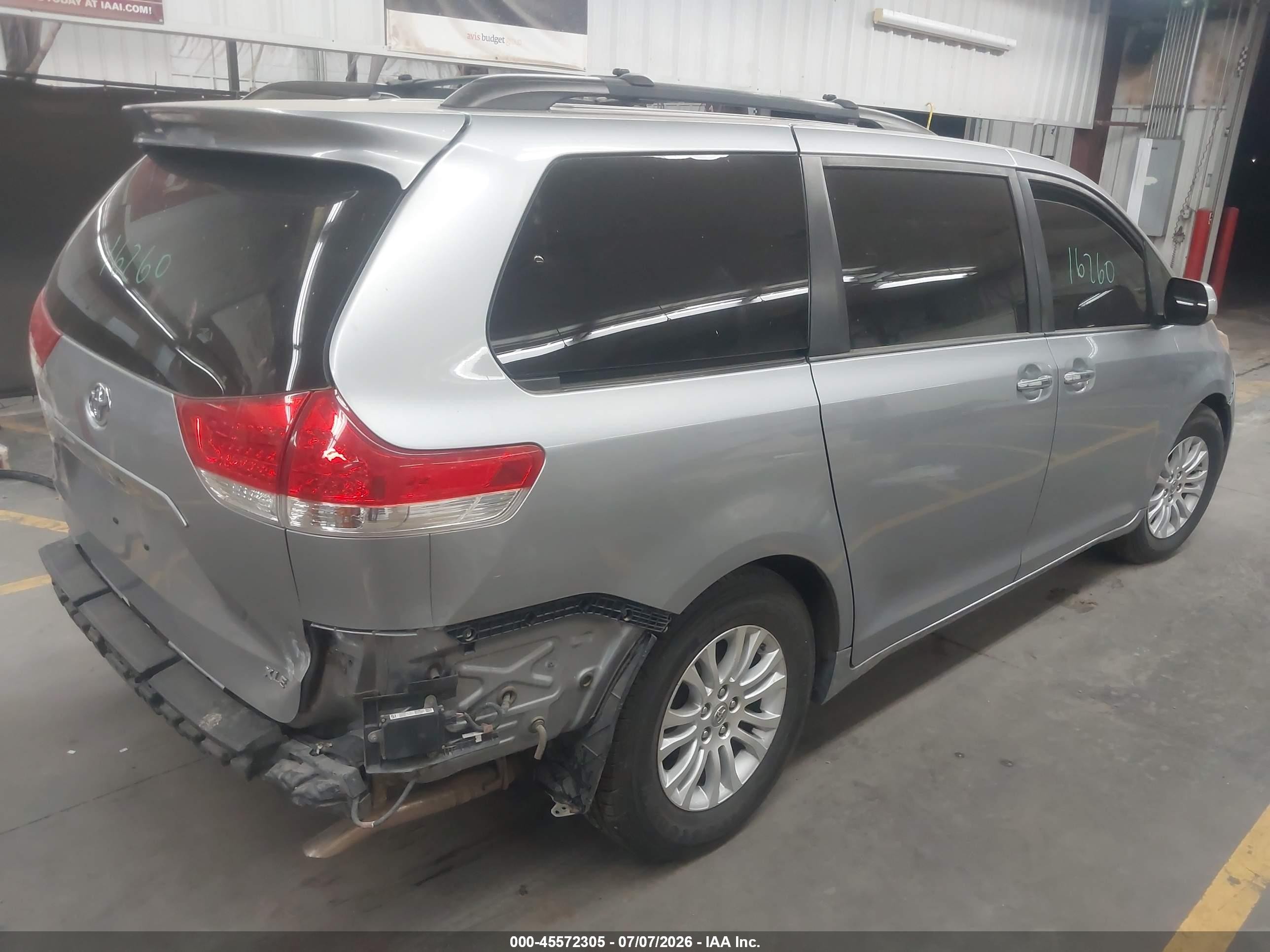 2013 Toyota Sienna Xle V6 8 Passenger Gray vin: 5TDYK3DC9DS284959