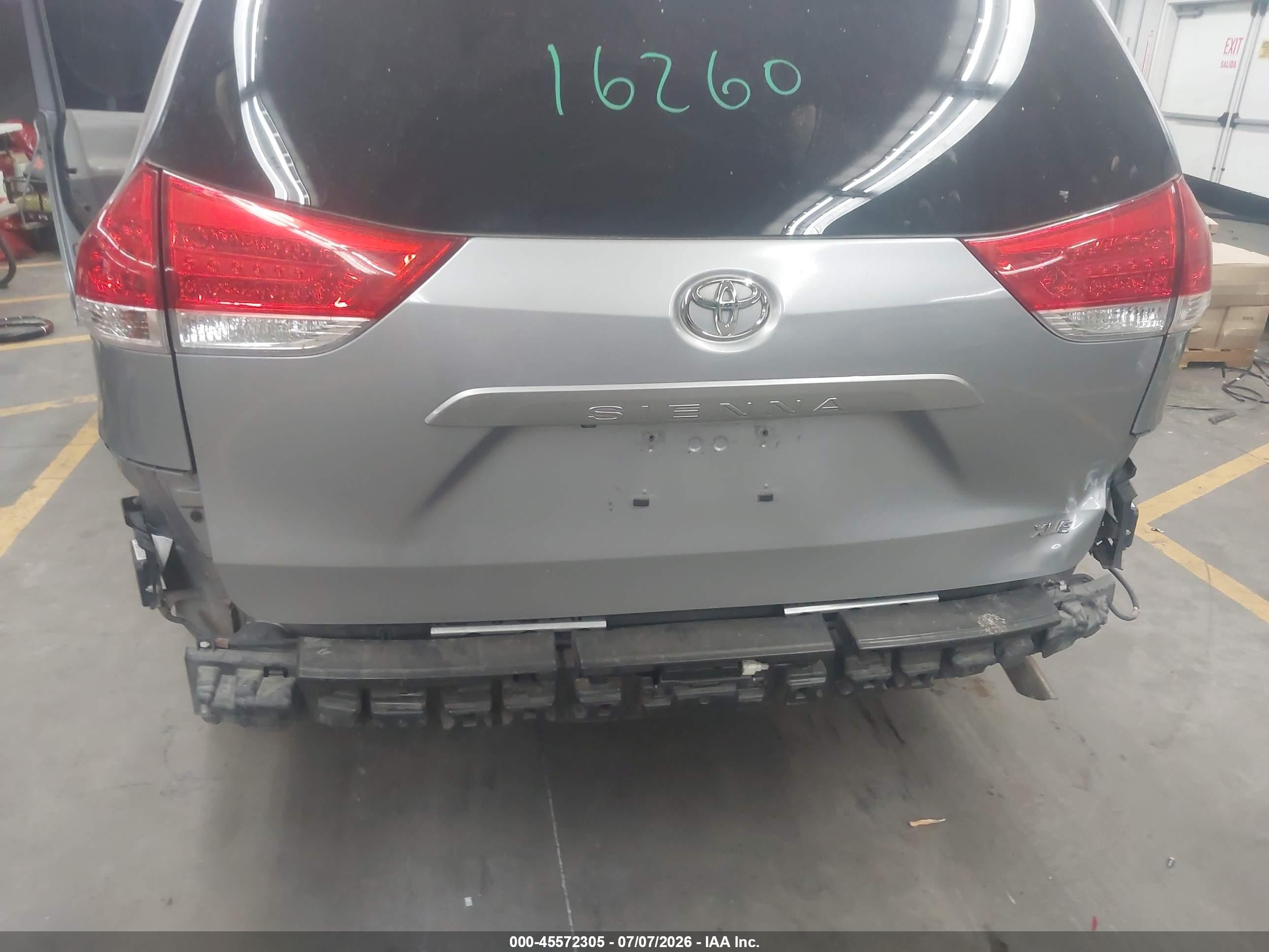 2013 Toyota Sienna Xle V6 8 Passenger Gray vin: 5TDYK3DC9DS284959