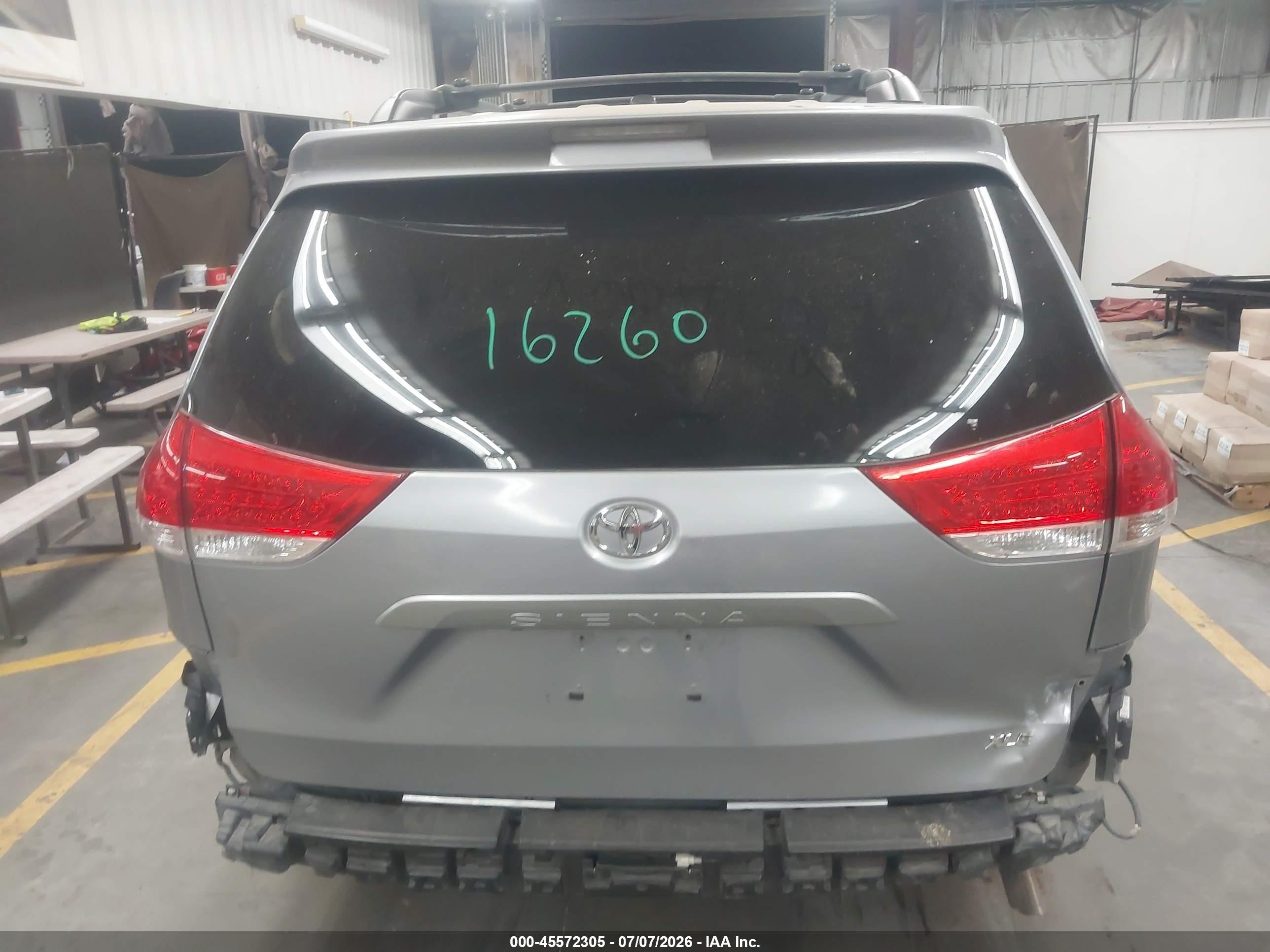 2013 Toyota Sienna Xle V6 8 Passenger Gray vin: 5TDYK3DC9DS284959