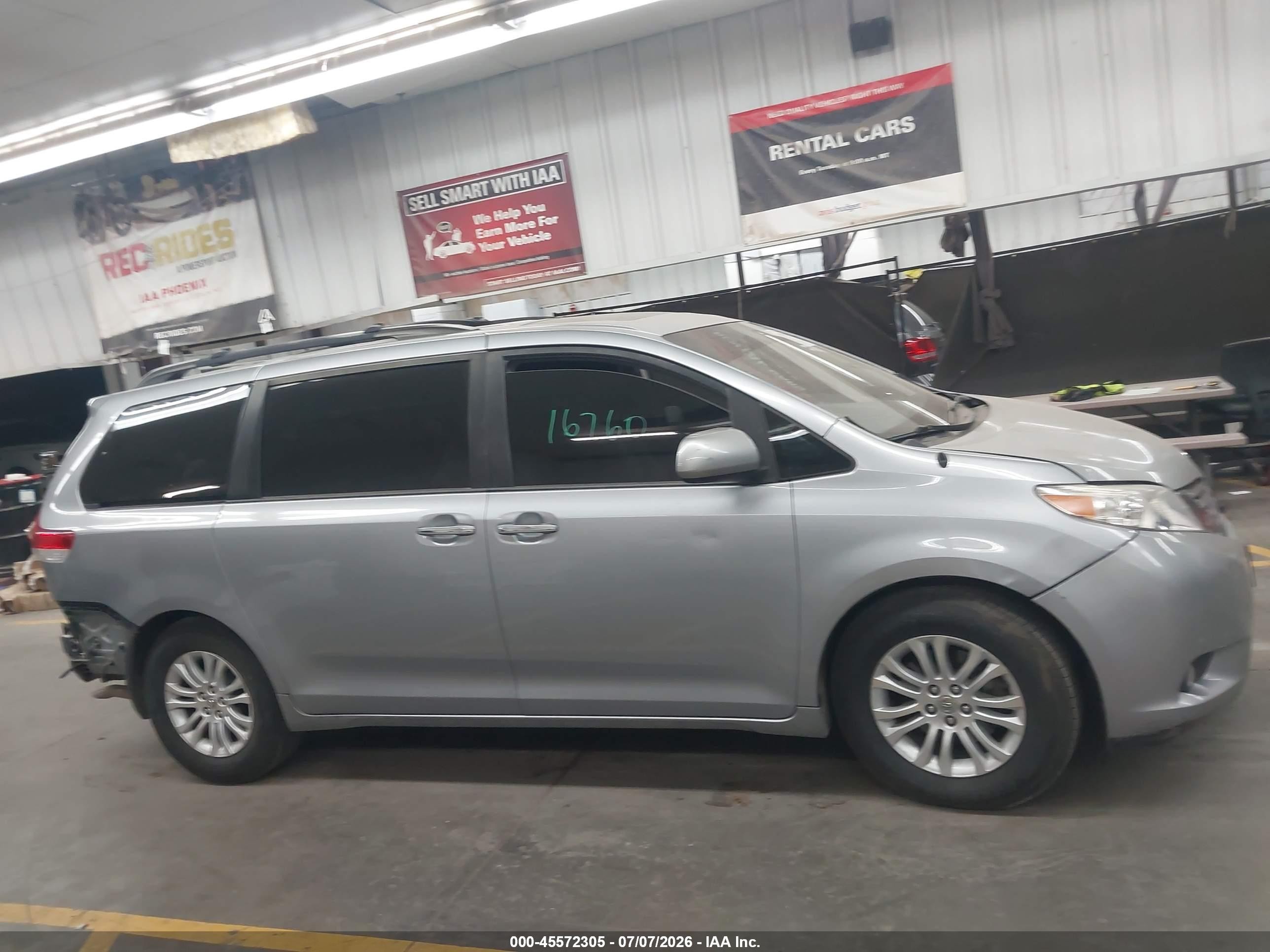 2013 Toyota Sienna Xle V6 8 Passenger Gray vin: 5TDYK3DC9DS284959