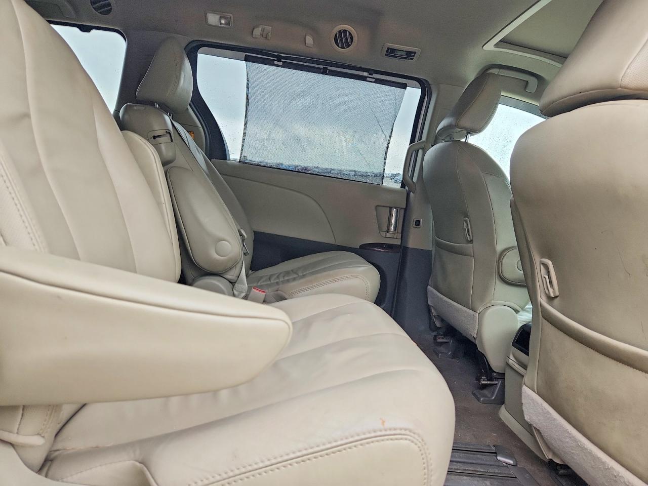 2013 Toyota Sienna Xle 8-passenger White vin: 5TDYK3DC9DS286274