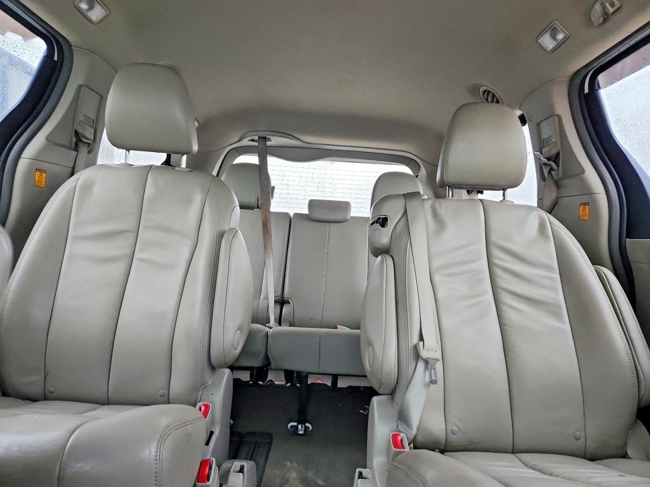 2013 Toyota Sienna Xle 8-passenger White vin: 5TDYK3DC9DS286274