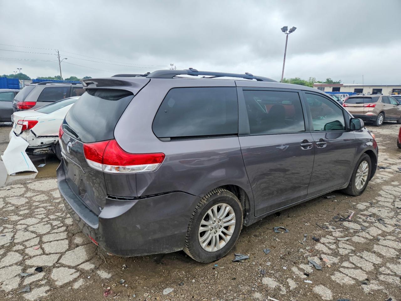 2013 Toyota Sienna Xle 8-passenger Gray vin: 5TDYK3DC9DS288266
