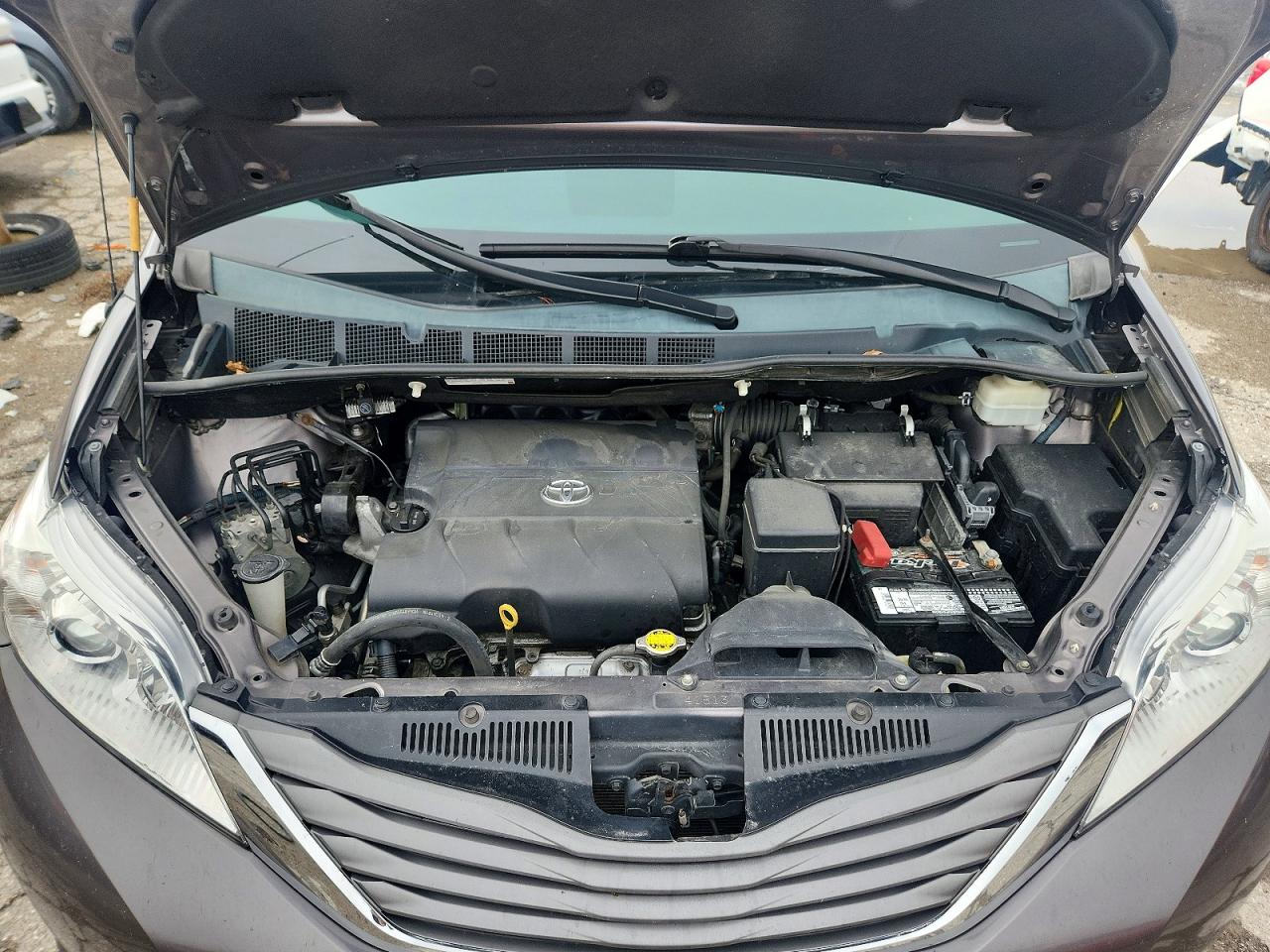 2013 Toyota Sienna Xle 8-passenger Gray vin: 5TDYK3DC9DS288266