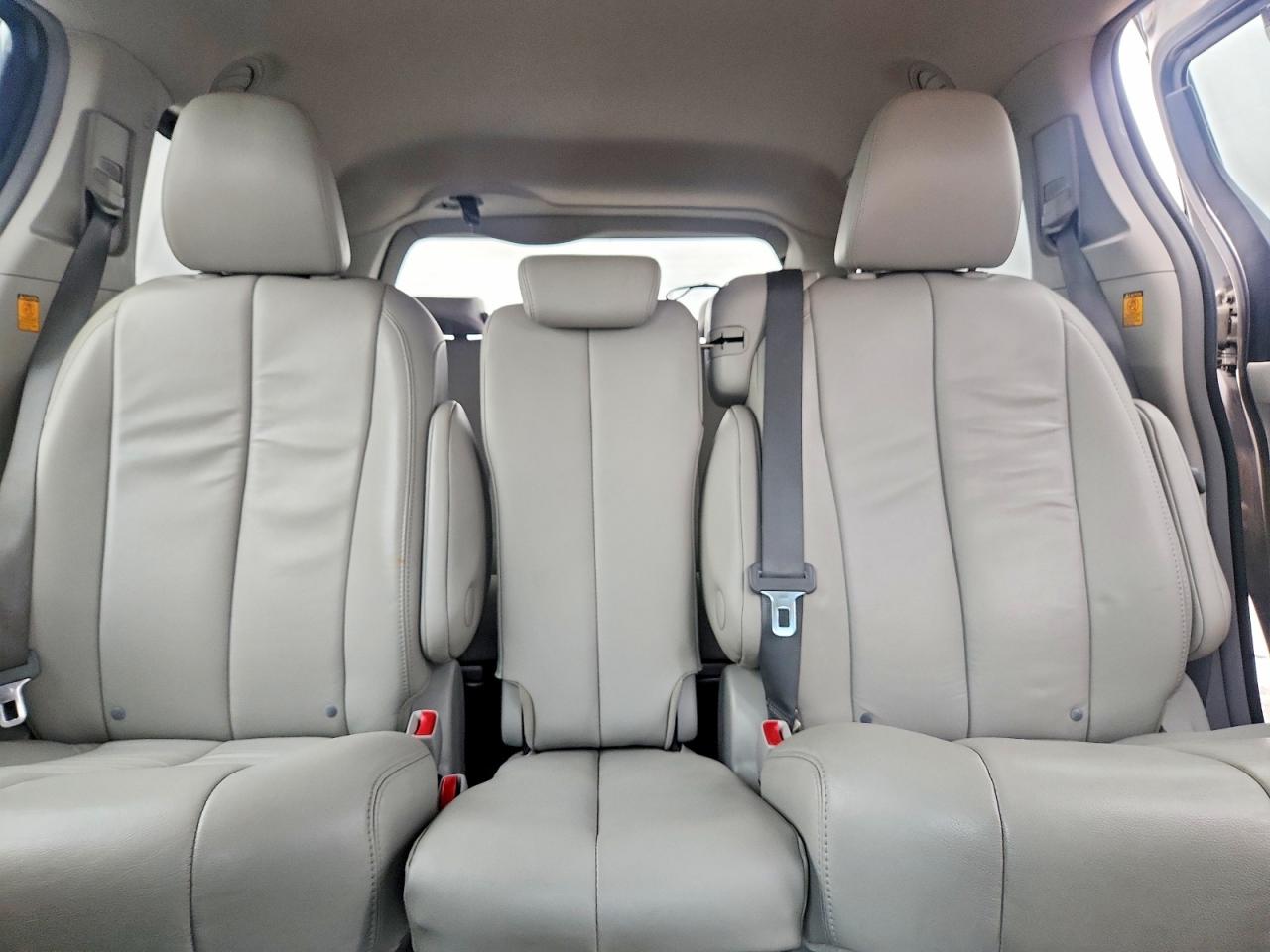 2013 Toyota Sienna Xle 8-passenger Gray vin: 5TDYK3DC9DS288266