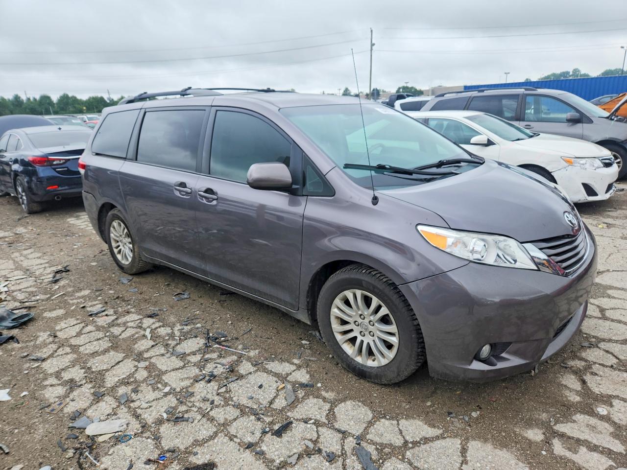 2013 Toyota Sienna Xle 8-passenger Gray vin: 5TDYK3DC9DS288266