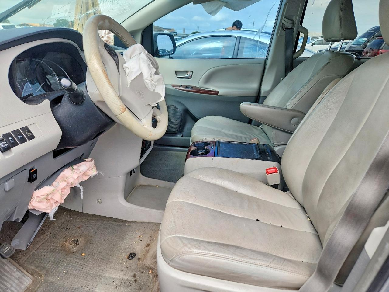 2013 Toyota Sienna Xle 8-passenger Silver vin: 5TDYK3DC9DS315479