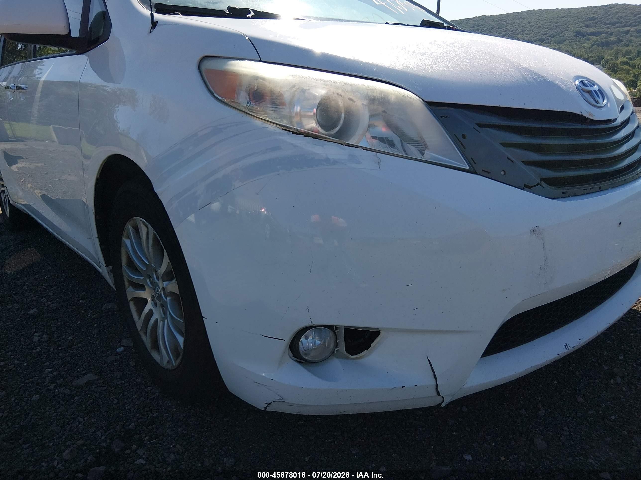 2013 Toyota Sienna Xle V6 8 Passenger White vin: 5TDYK3DC9DS315529