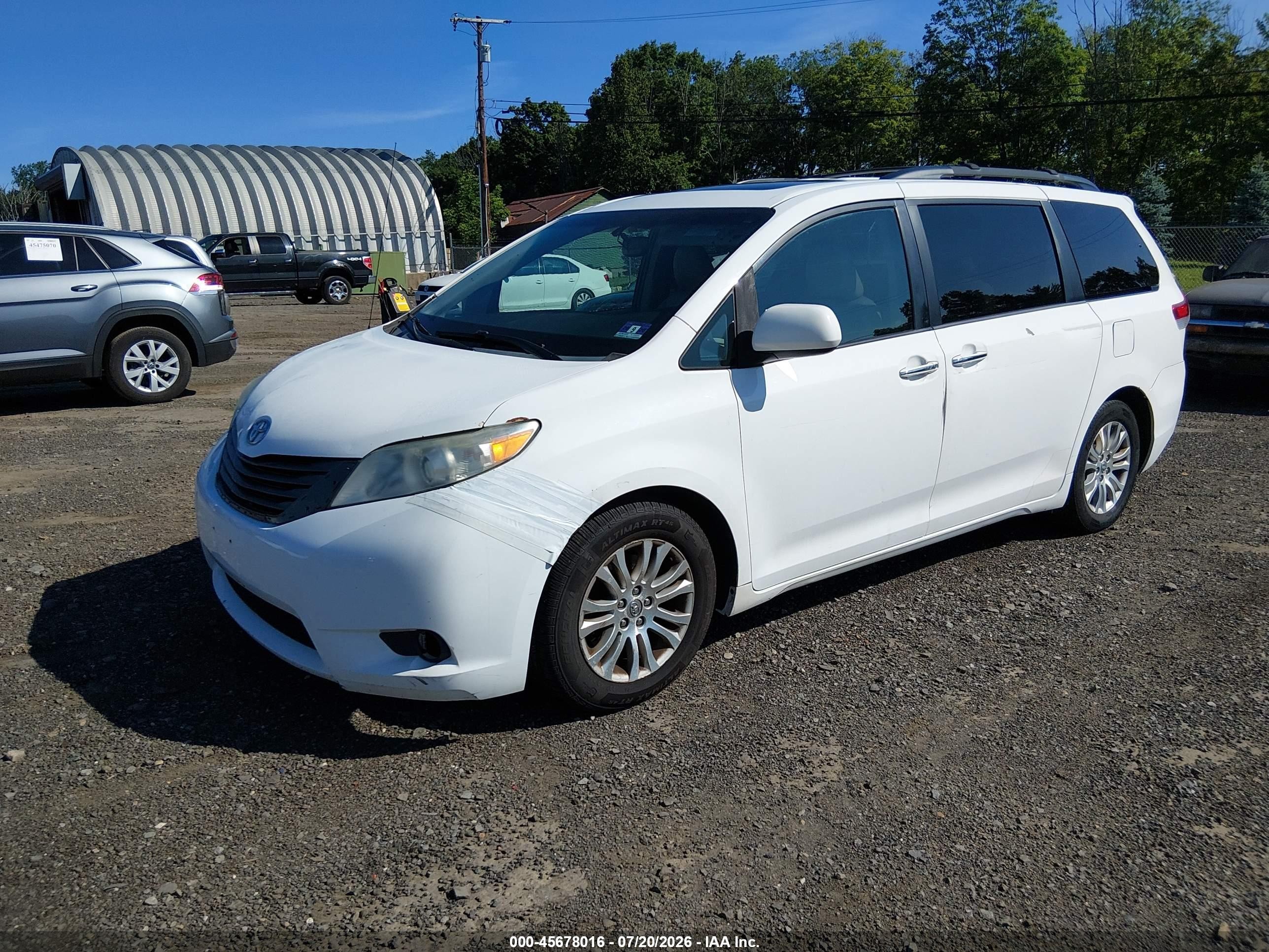 2013 Toyota Sienna Xle V6 8 Passenger White vin: 5TDYK3DC9DS315529