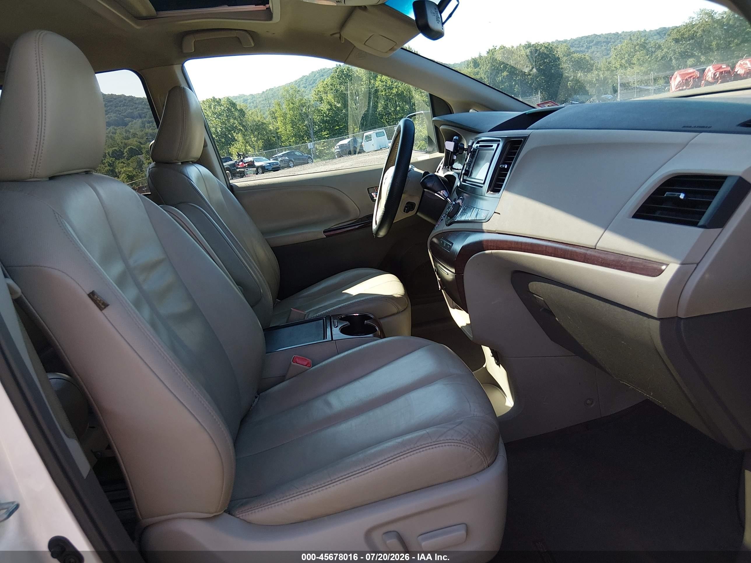 2013 Toyota Sienna Xle V6 8 Passenger White vin: 5TDYK3DC9DS315529