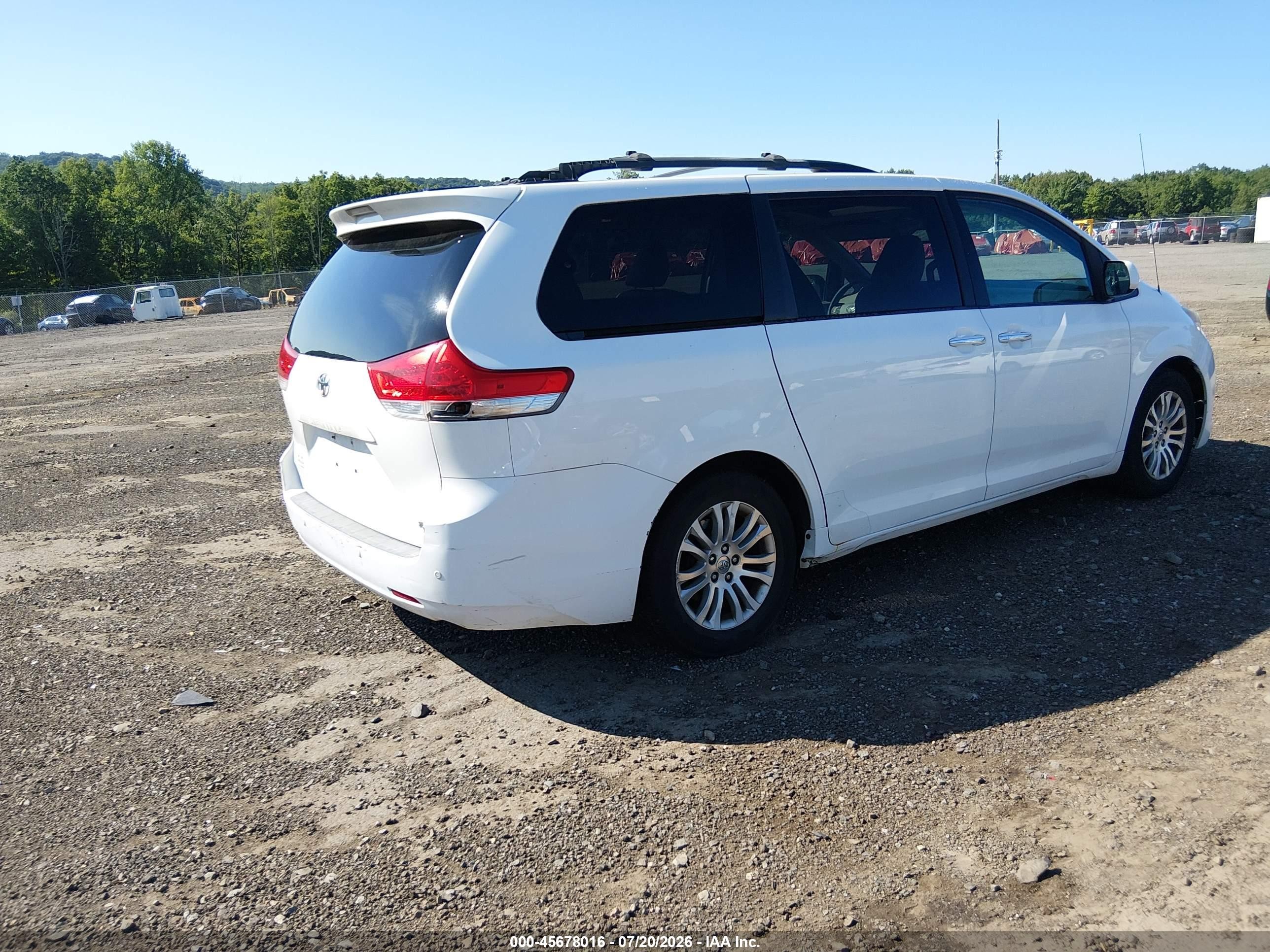 2013 Toyota Sienna Xle V6 8 Passenger White vin: 5TDYK3DC9DS315529