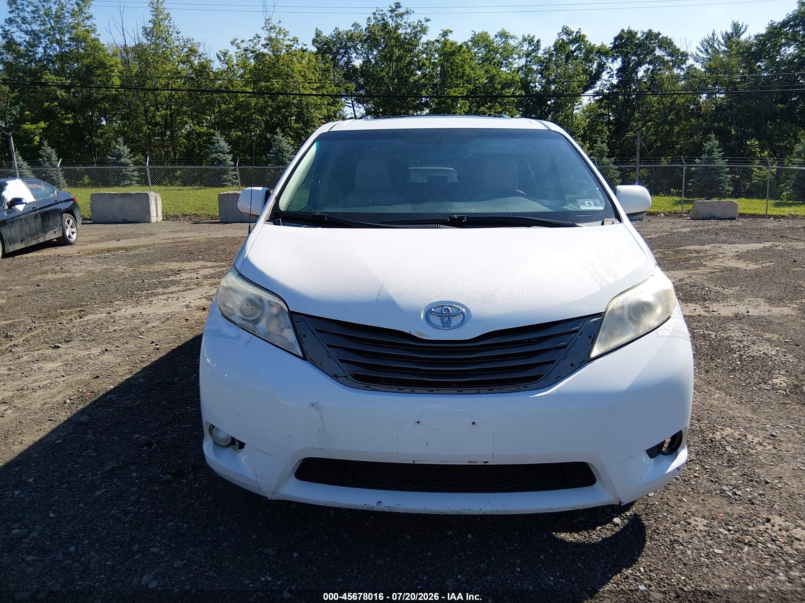 2013 Toyota Sienna Xle V6 8 Passenger White vin: 5TDYK3DC9DS315529
