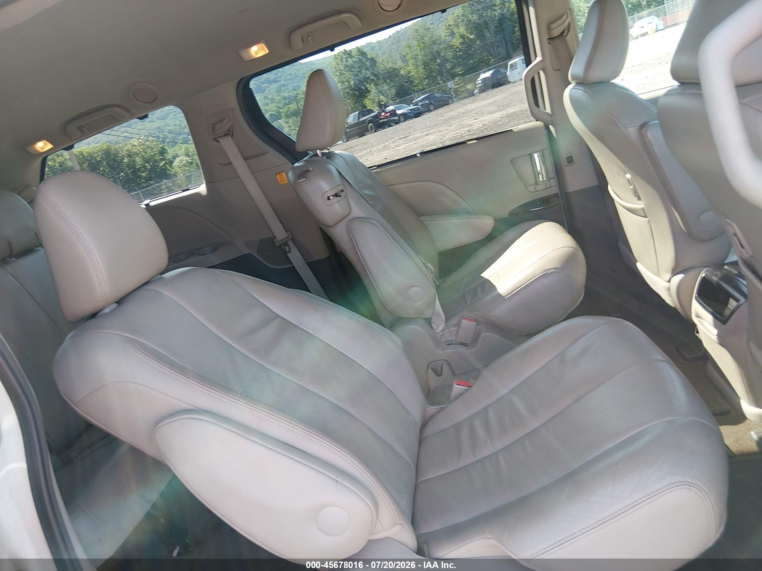 2013 Toyota Sienna Xle V6 8 Passenger White vin: 5TDYK3DC9DS315529