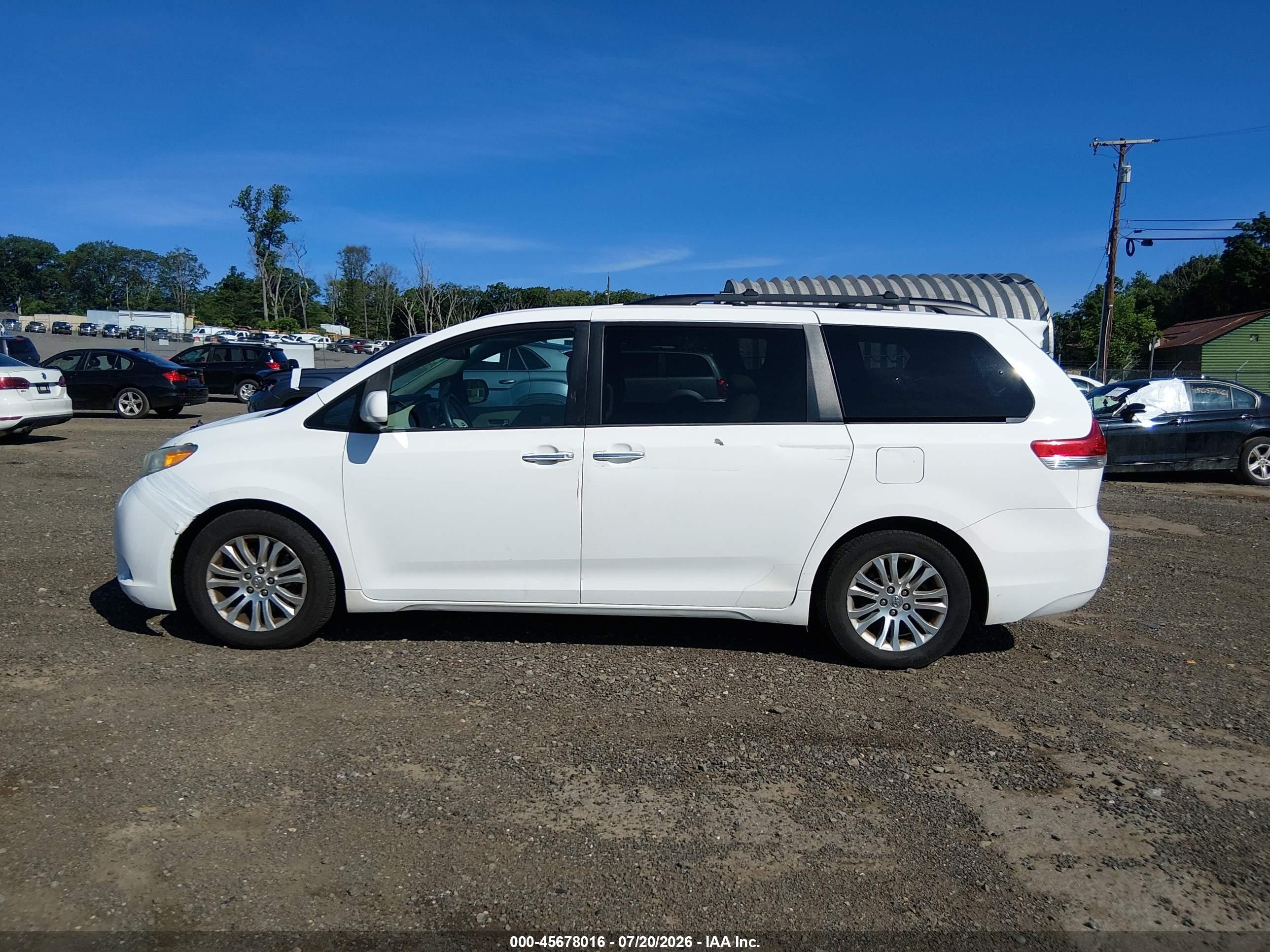 2013 Toyota Sienna Xle V6 8 Passenger White vin: 5TDYK3DC9DS315529