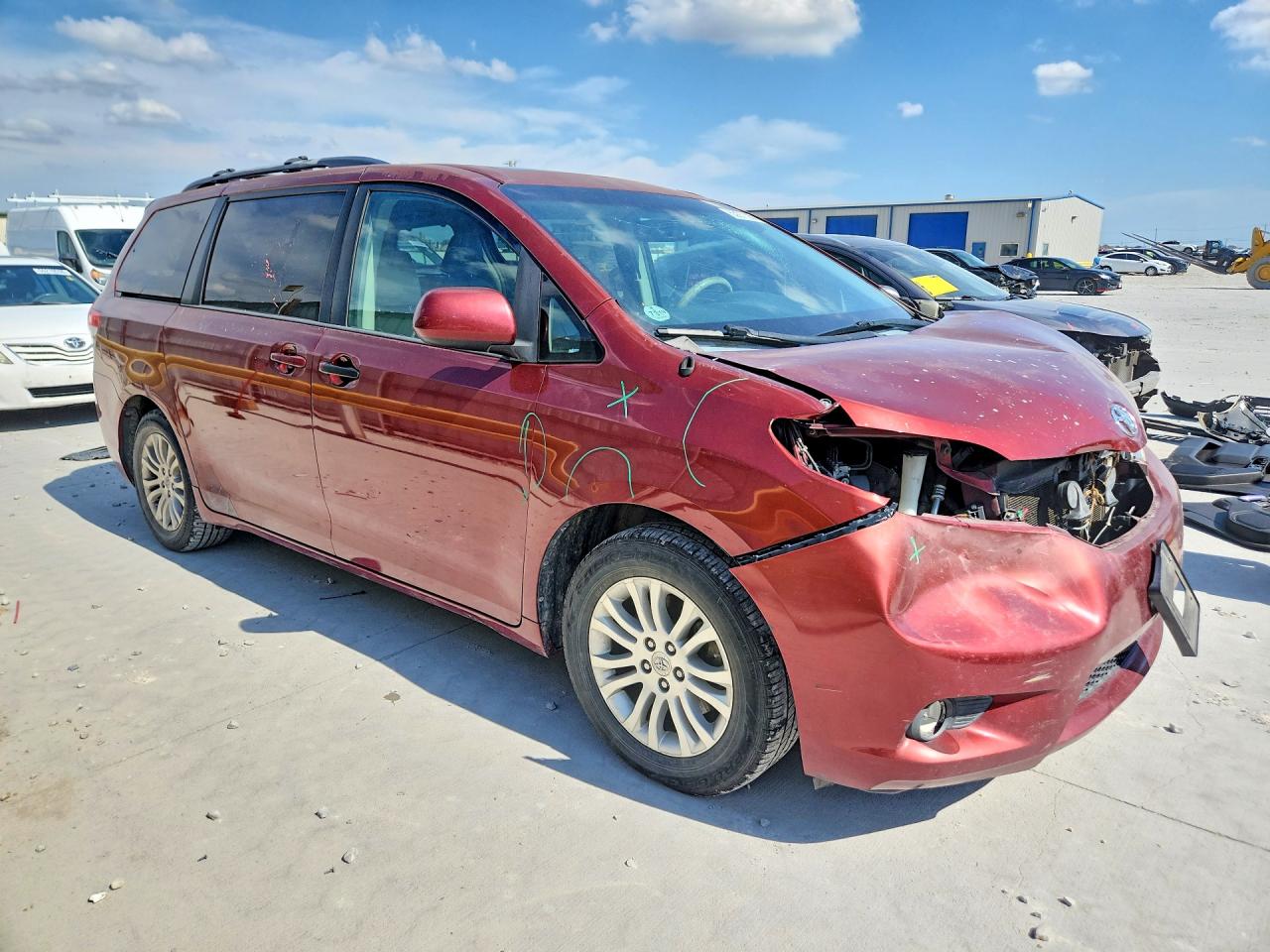 2013 Toyota Sienna Xle 8-passenger Maroon vin: 5TDYK3DC9DS316194