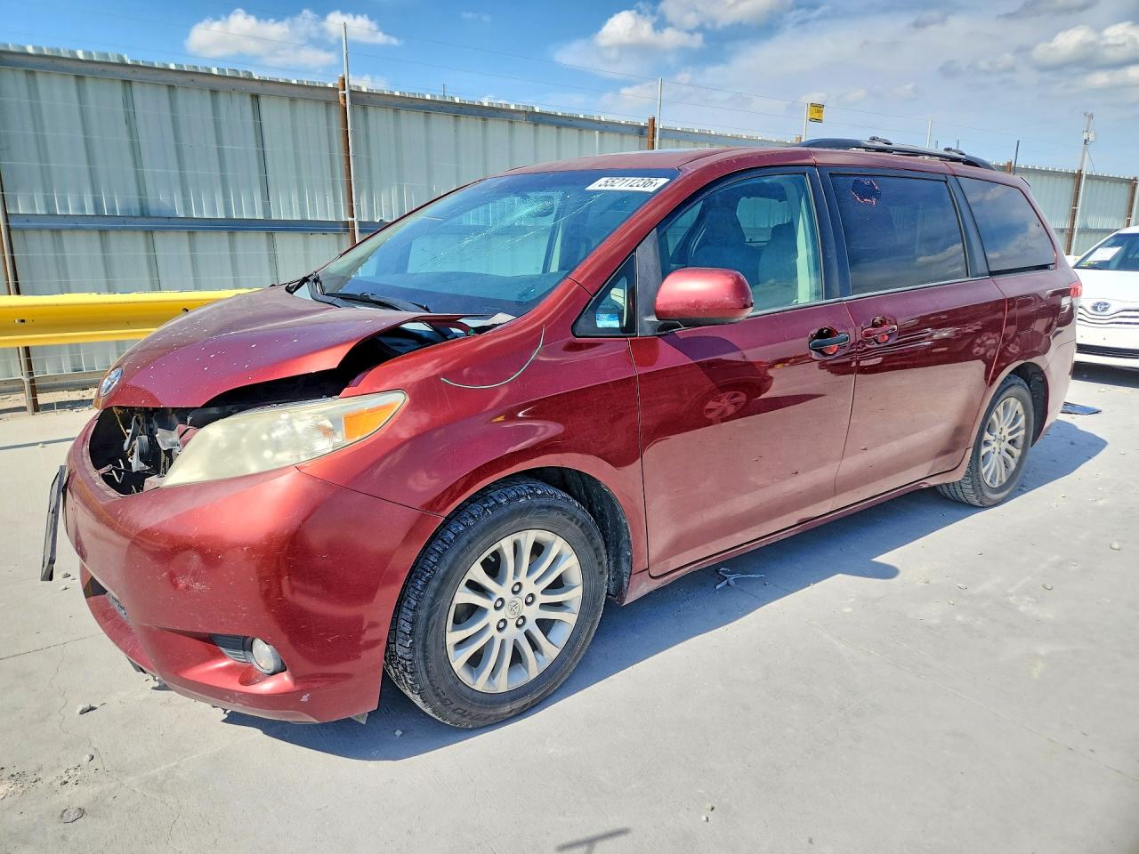 2013 Toyota Sienna Xle 8-passenger Maroon vin: 5TDYK3DC9DS316194