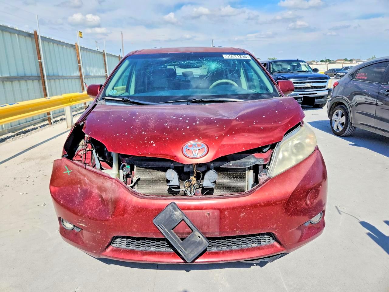 2013 Toyota Sienna Xle 8-passenger Maroon vin: 5TDYK3DC9DS316194