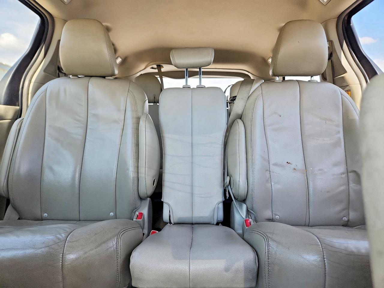 2013 Toyota Sienna Xle 8-passenger Maroon vin: 5TDYK3DC9DS316194