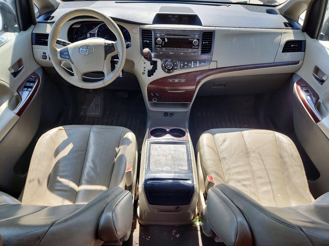 2013 Toyota Sienna Xle 8-passenger Maroon vin: 5TDYK3DC9DS316194