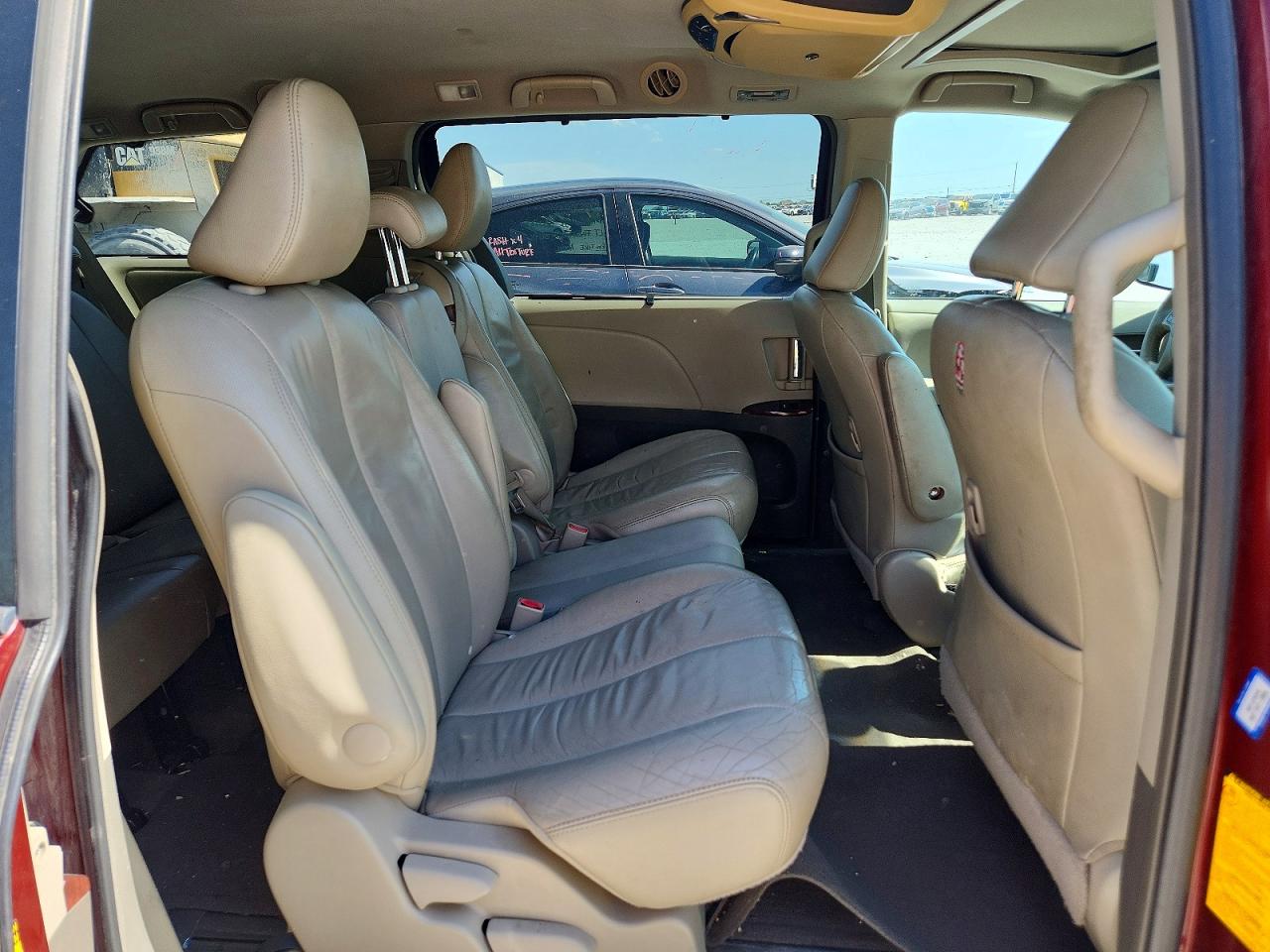 2013 Toyota Sienna Xle 8-passenger Maroon vin: 5TDYK3DC9DS316194