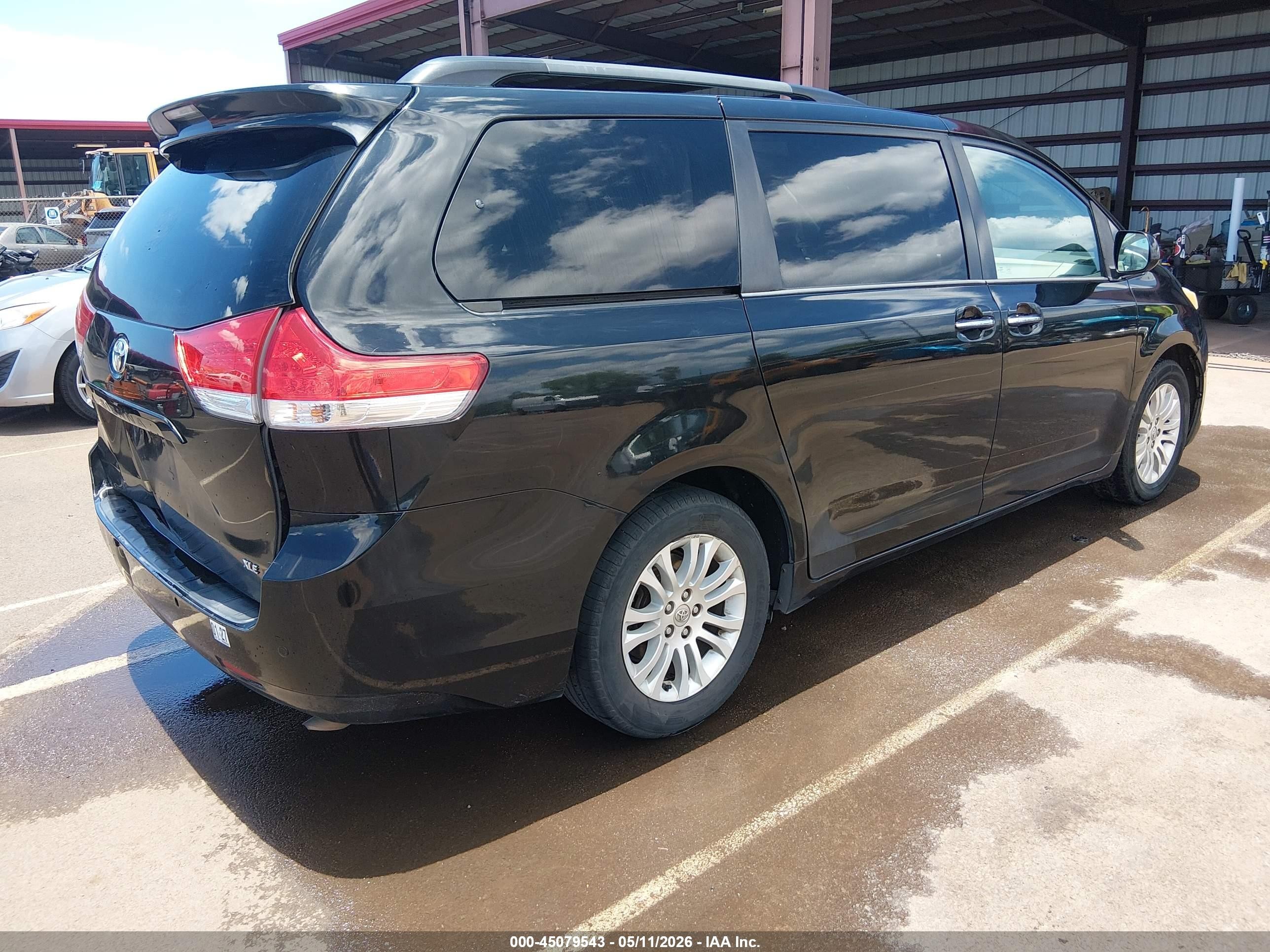 2013 Toyota Sienna Xle V6 7 Passenger Auto Access Seat/xle V6 8 Passenger Black vin: 5TDYK3DC9DS350510