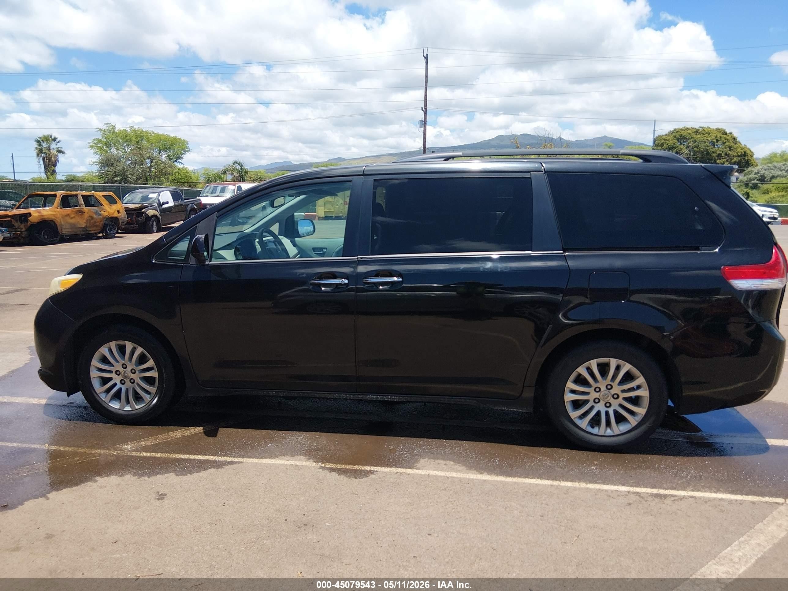 2013 Toyota Sienna Xle V6 7 Passenger Auto Access Seat/xle V6 8 Passenger Black vin: 5TDYK3DC9DS350510