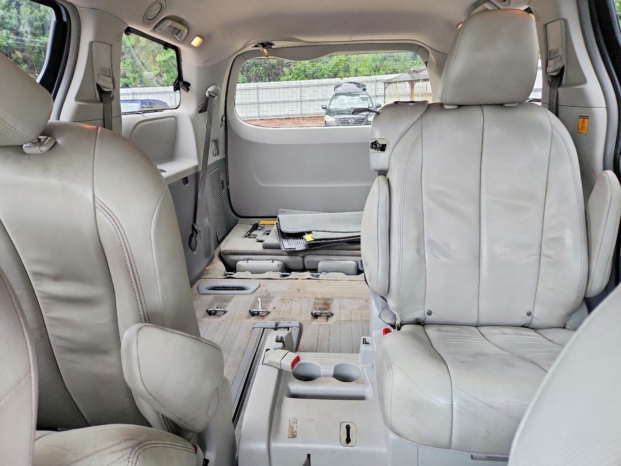 2013 Toyota Sienna Xle 8-passenger Gray vin: 5TDYK3DC9DS363001
