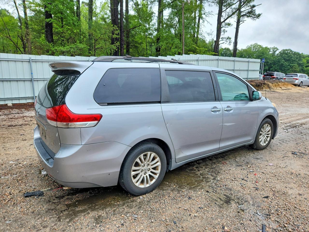 2013 Toyota Sienna Xle 8-passenger Gray vin: 5TDYK3DC9DS363001