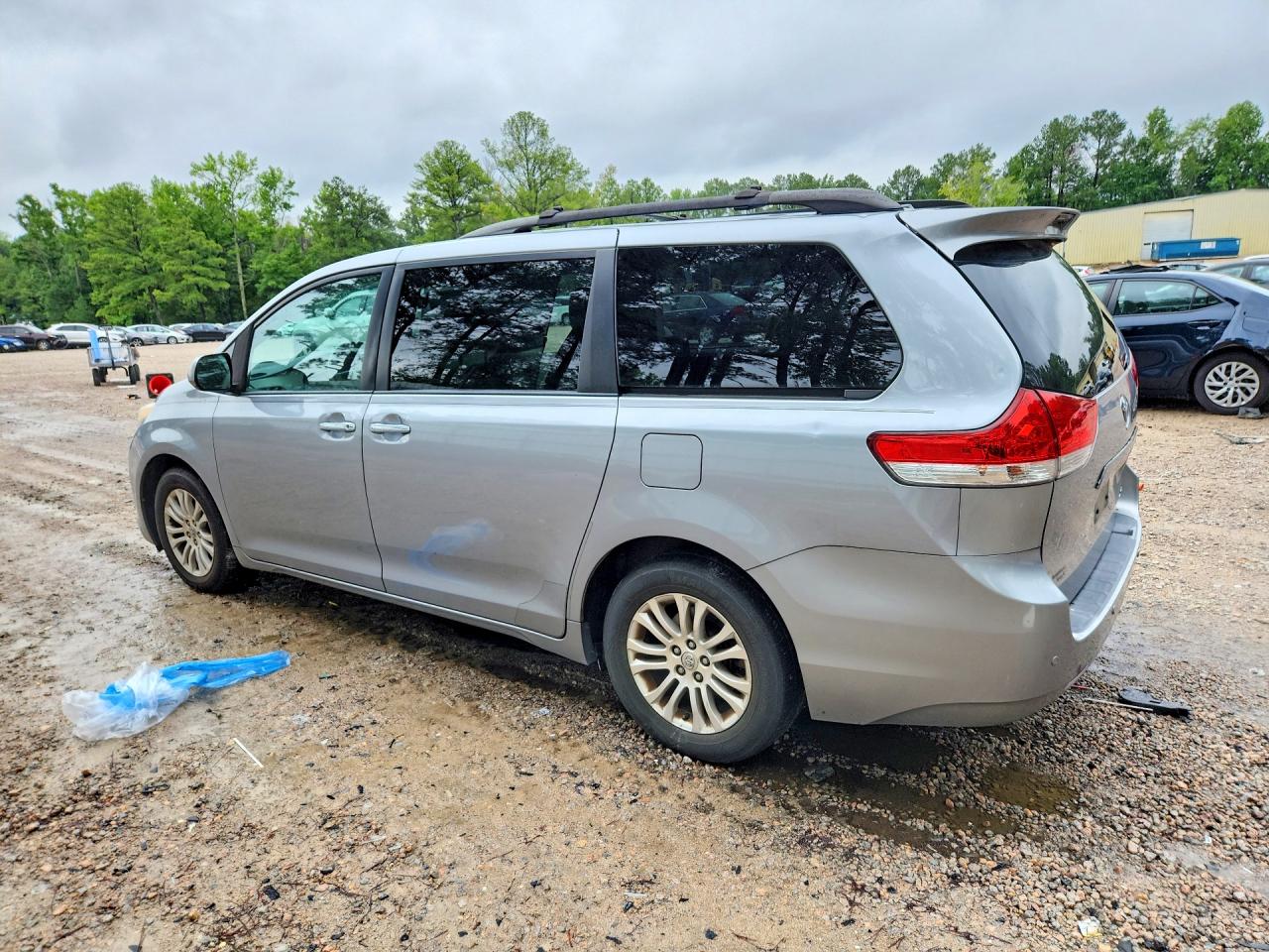 2013 Toyota Sienna Xle 8-passenger Gray vin: 5TDYK3DC9DS363001
