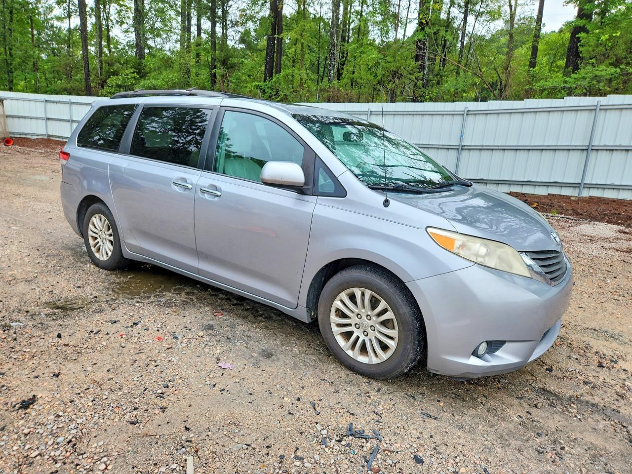 2013 Toyota Sienna Xle 8-passenger Gray vin: 5TDYK3DC9DS363001