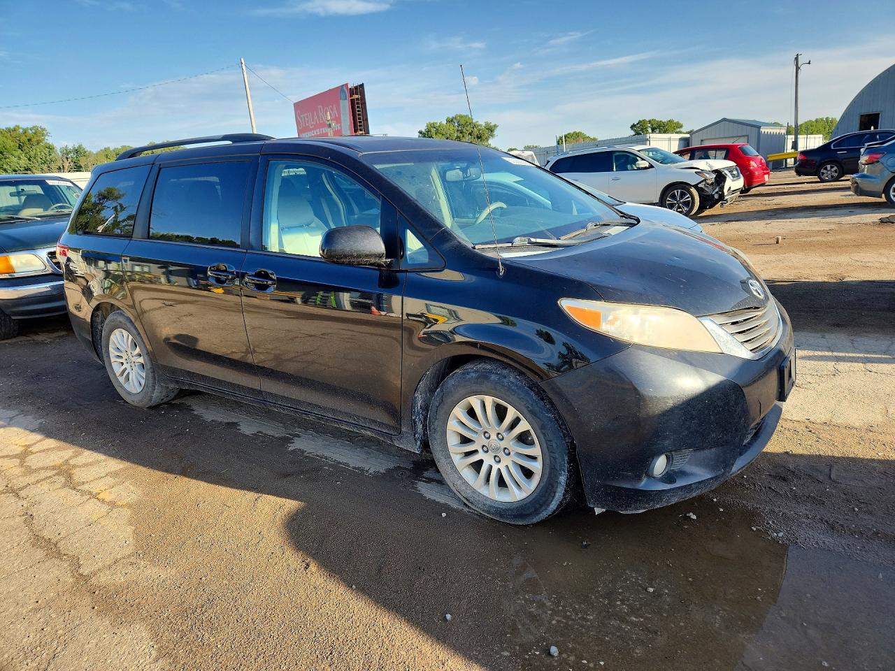 2013 Toyota Sienna Xle 8-passenger Black vin: 5TDYK3DC9DS366030