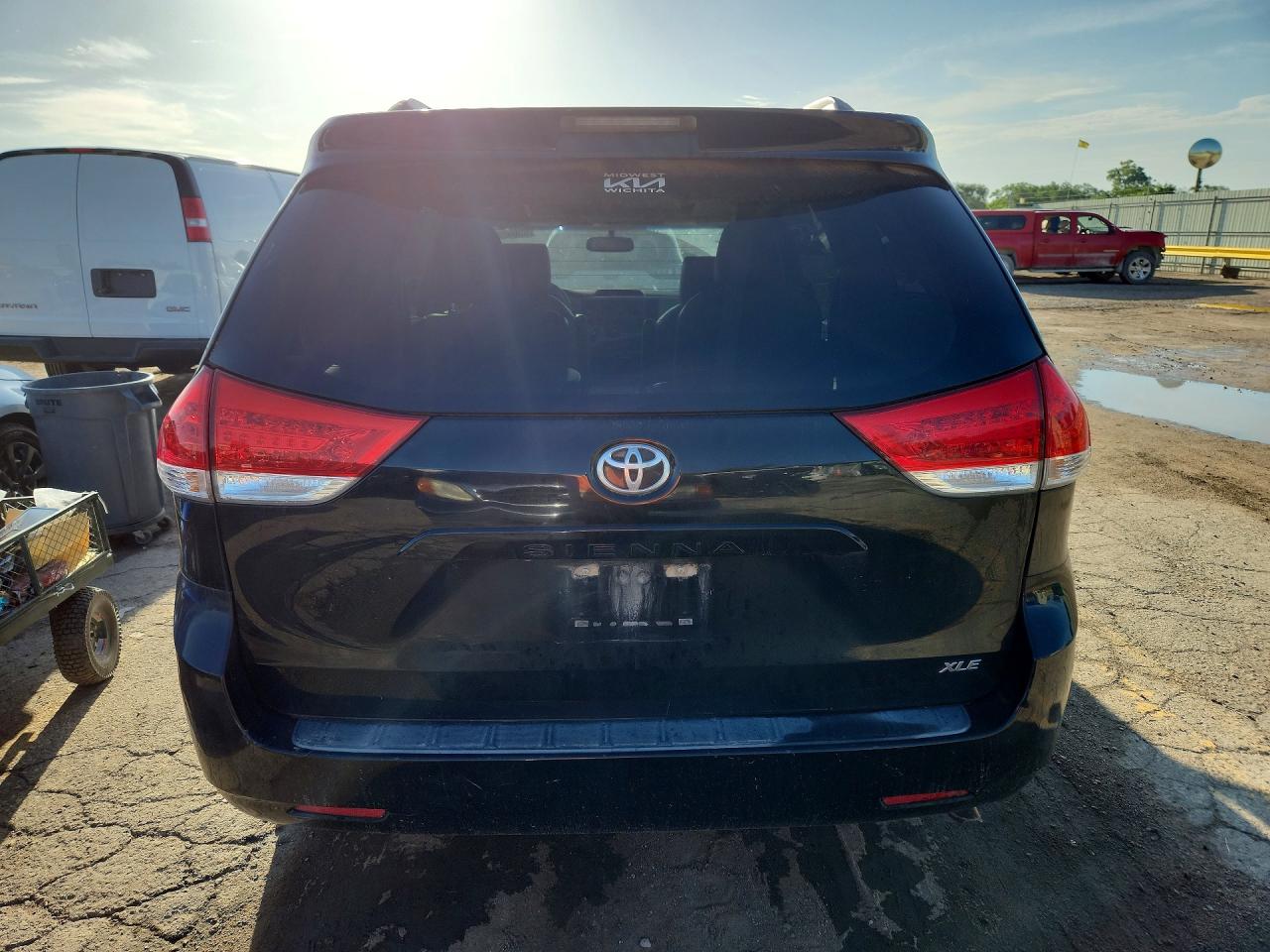 2013 Toyota Sienna Xle 8-passenger Black vin: 5TDYK3DC9DS366030