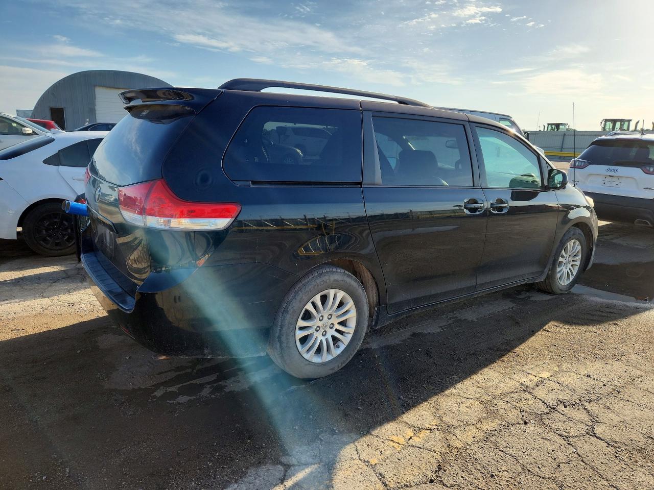 2013 Toyota Sienna Xle 8-passenger Black vin: 5TDYK3DC9DS366030